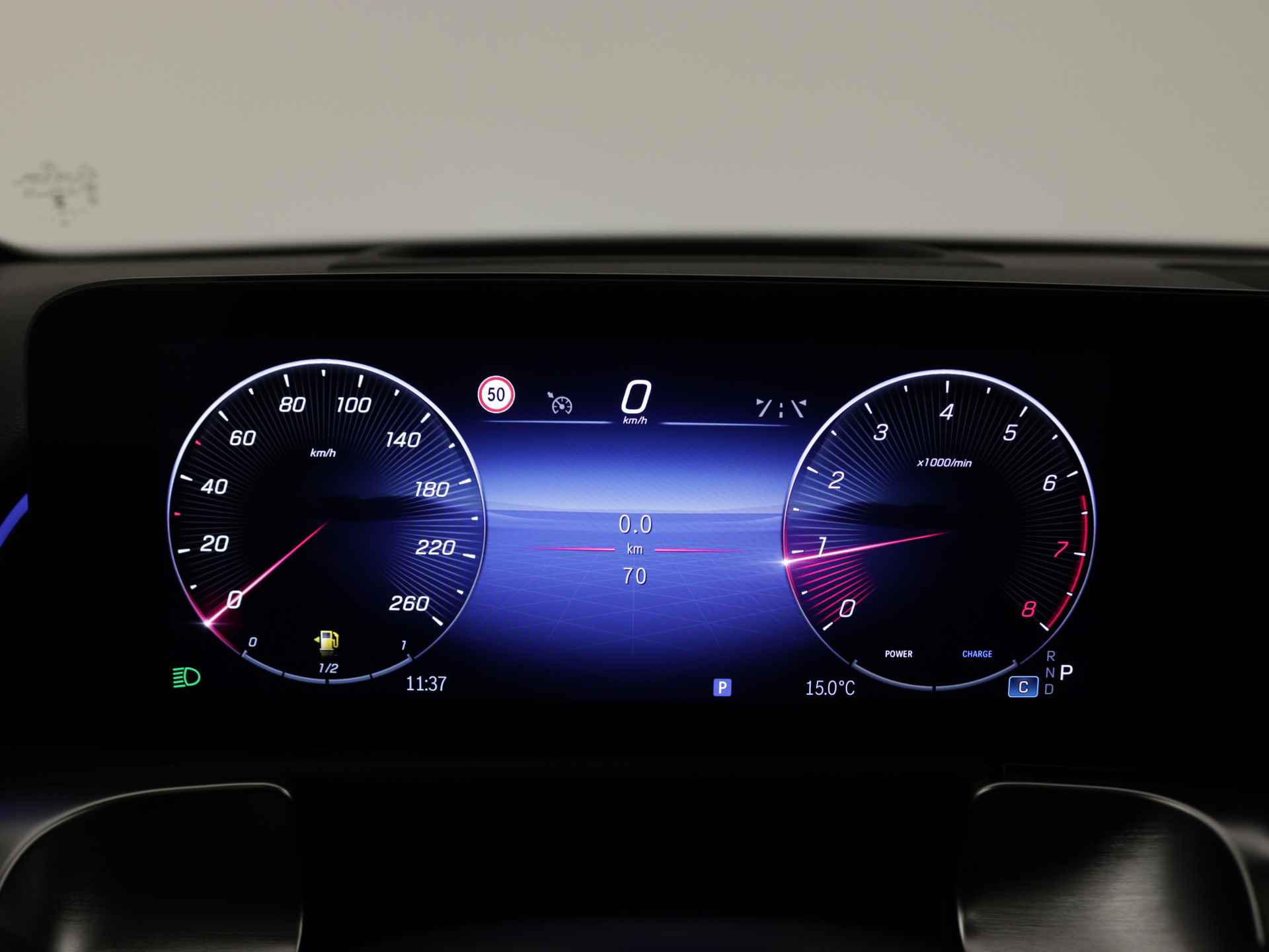 Mercedes-Benz GLB 200 AMG Line | Trekhaak | Premium Plus pakket |  Nightpakket | USB-pakket plus | Dodehoekassistent | Burmester Surround Sound systeem | Keyless-Go comfortpakket | Parkeerpakket met 360°-camera | - 21/40
