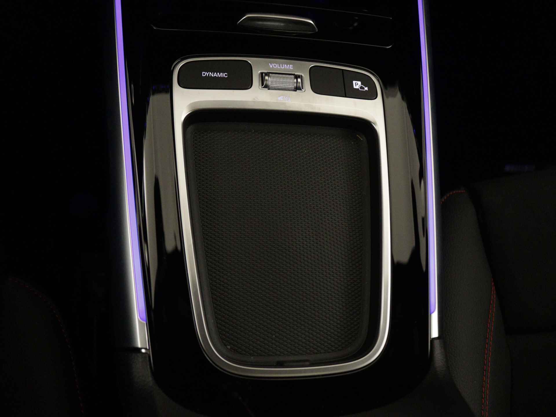 Mercedes-Benz GLB 200 AMG Line | Trekhaak | Premium Plus pakket |  Nightpakket | USB-pakket plus | Dodehoekassistent | Burmester Surround Sound systeem | Keyless-Go comfortpakket | Parkeerpakket met 360°-camera | - 29/40