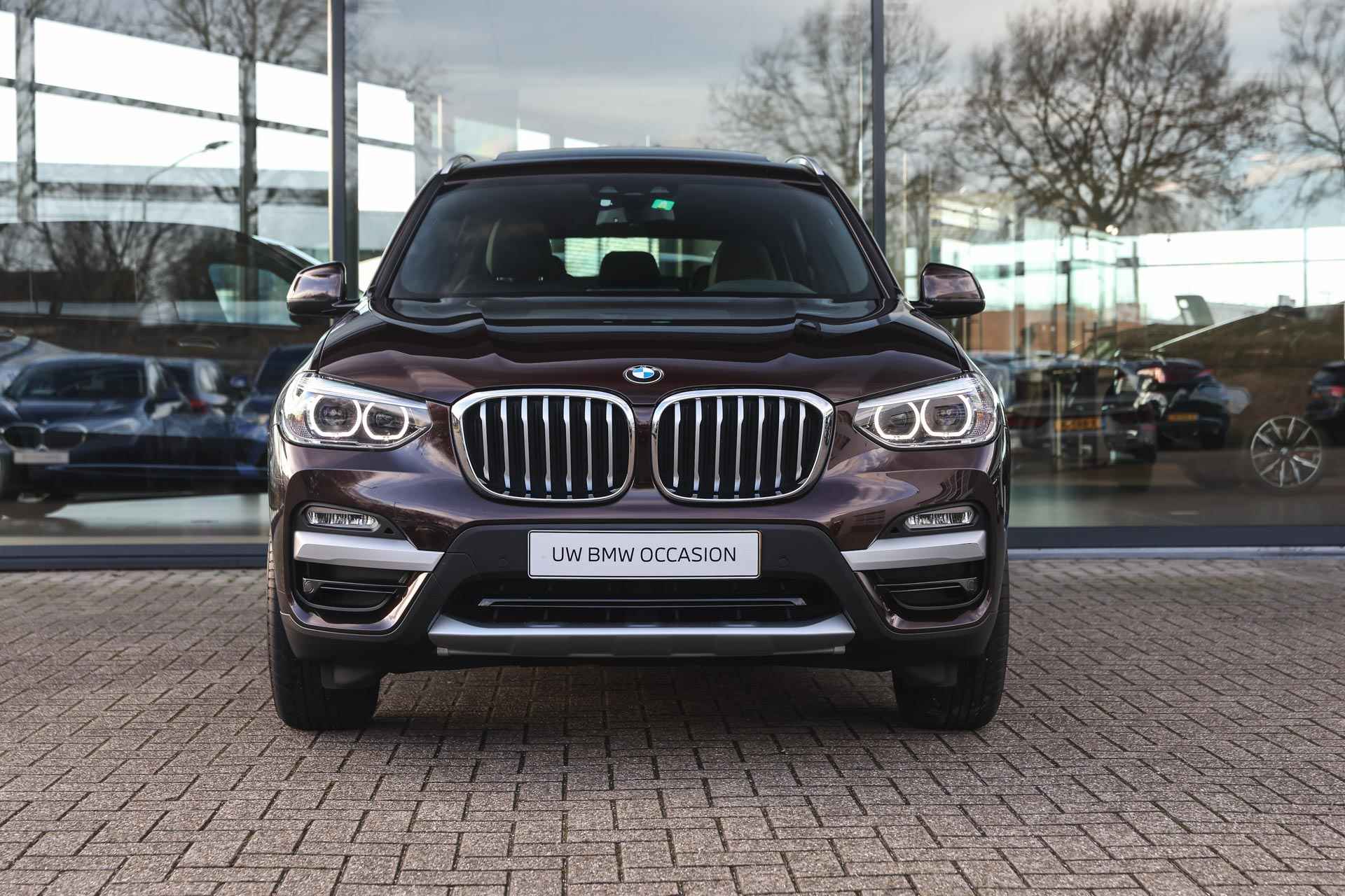 BMW X3 xDrive20i High Executive xLine Automaat / Panoramadak / Trekhaak / Sportstoelen / LED / Head-Up / Parking Assistant / Stoelverwarming - 7/38