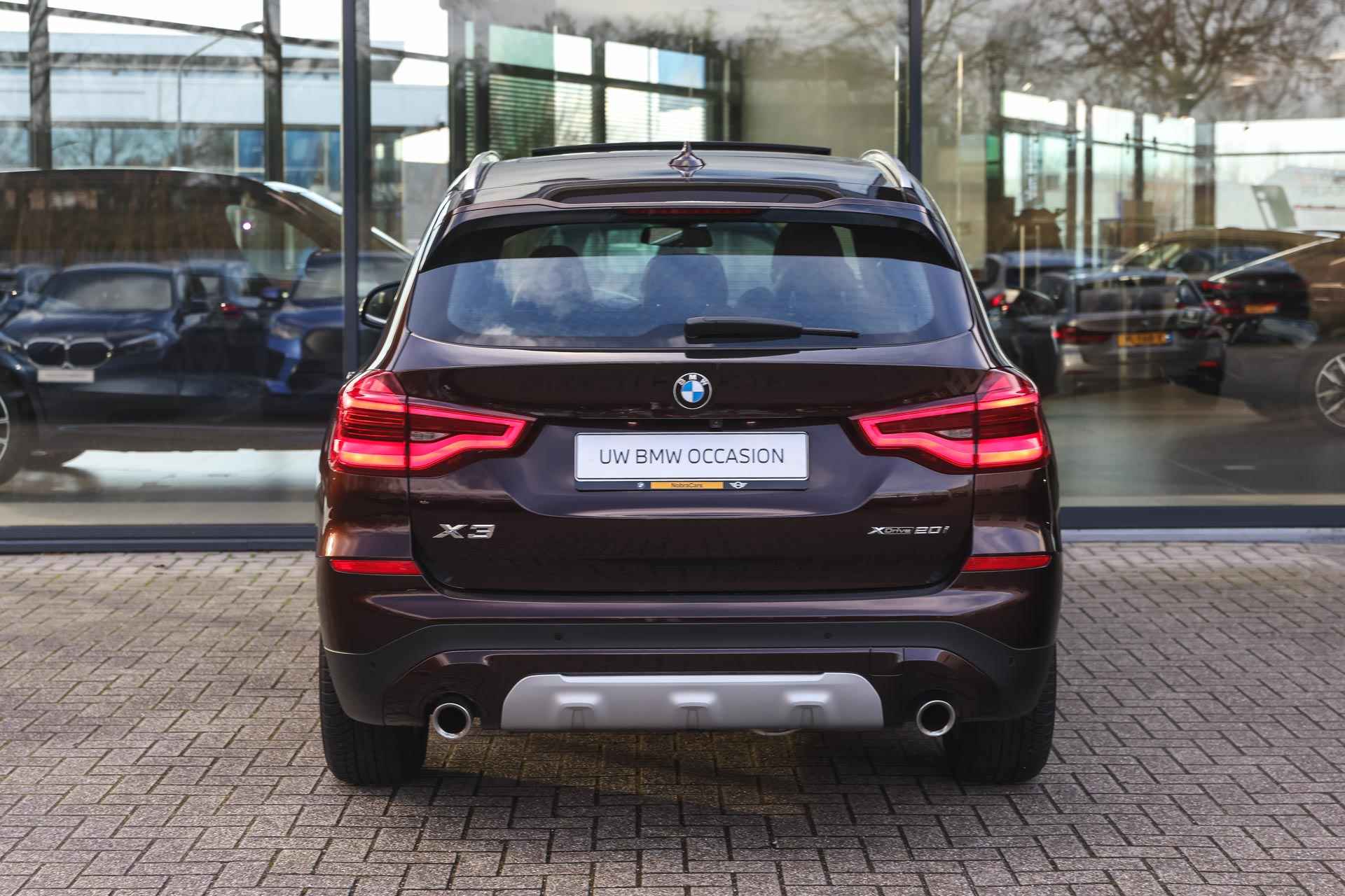 BMW X3 xDrive20i High Executive xLine Automaat / Panoramadak / Trekhaak / Sportstoelen / LED / Head-Up / Parking Assistant / Stoelverwarming - 8/38