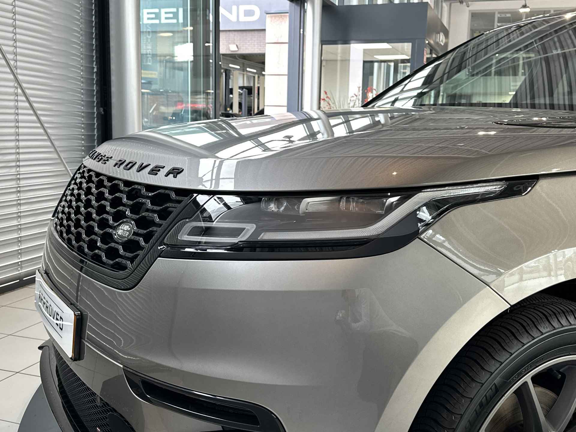 Land Rover Range Rover Velar P400e R-Dynamic SE | 21" | Trekhaak | Panoramadak - 24/38