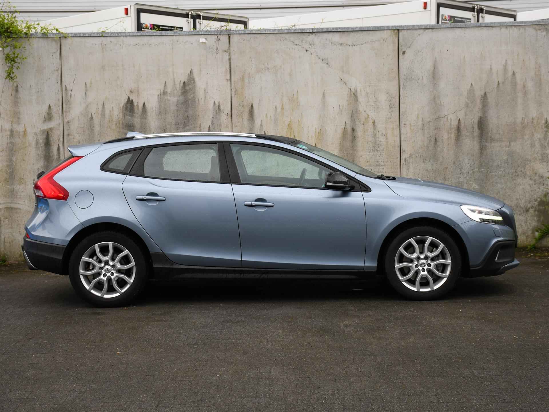 Volvo V40 Cross Country Nordic+ 2.0 T3 152pk NAVI | CRUISE | CLIMA | LEDER | STOELVERWARMING | MEMORY BESTUURDERSTOEL | KEYLESS - 3/35