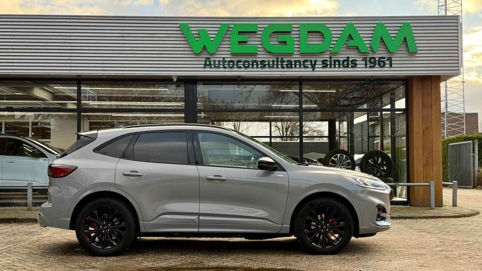 FORD Kuga 2.5 PHEV GRAPHITE EDIT. / BLACK &amp; SMOKE pack / Panorama - 3/30