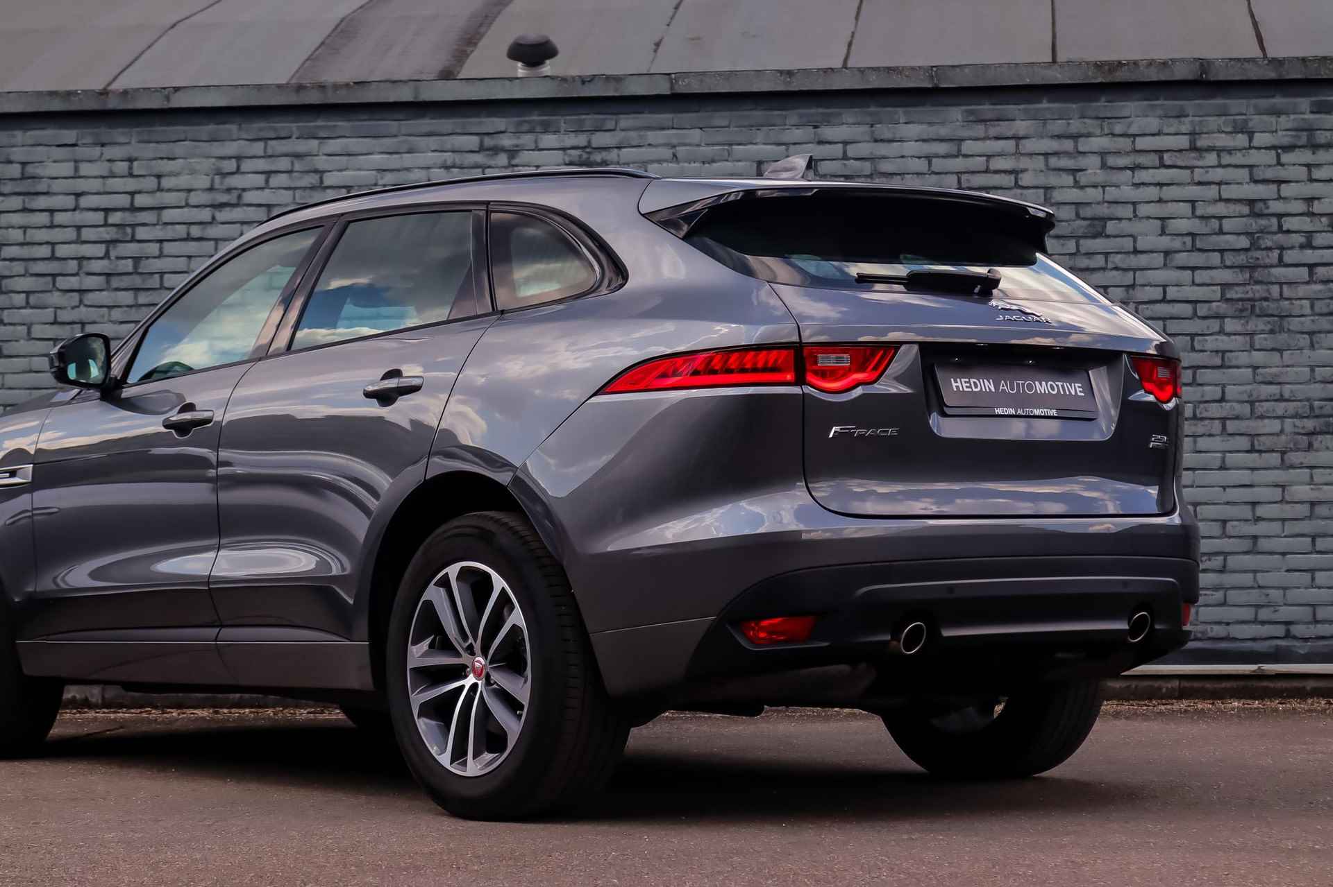 Jaguar F-PACE 2.0t 250PK AWD Premium Sport Edition | Panoramadak | Bi-Xenon | Stoelverwarming | Lederen Bekleding | Stoelverwarming - 32/36