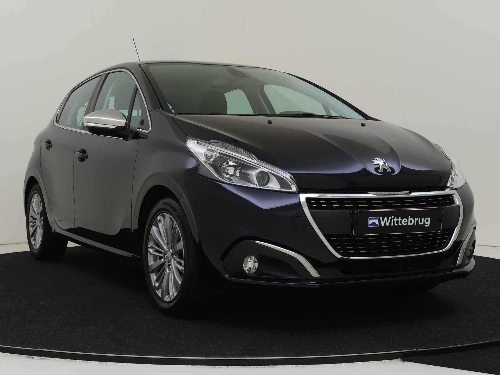 Peugeot 208 1.2 PureTech Allure Automaat | Trekhaak | Navigatie | Climate Control - 4/40