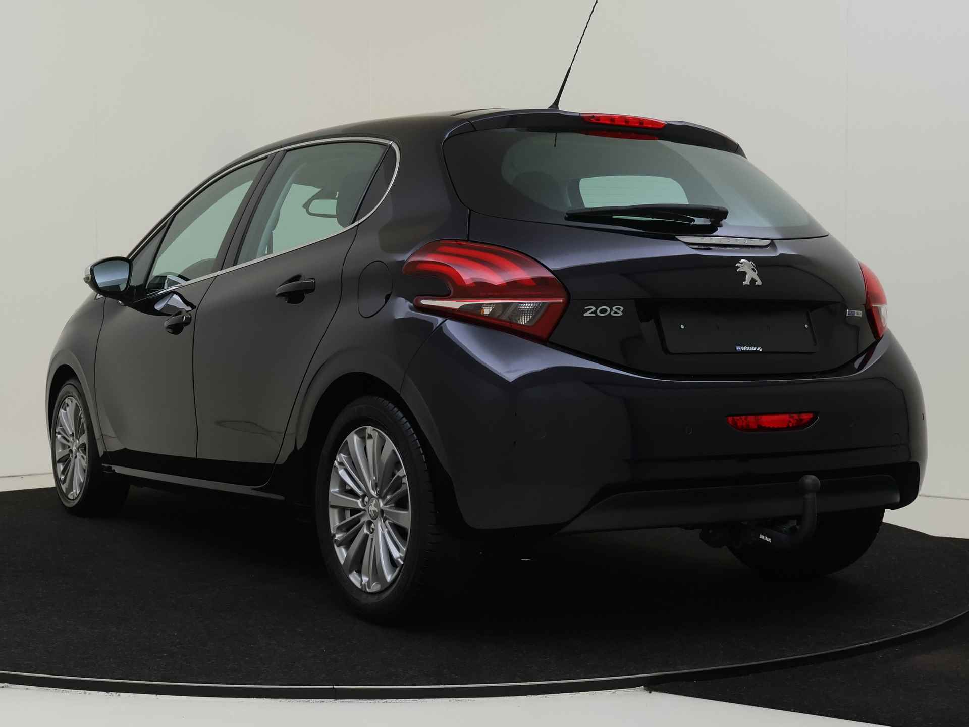 Peugeot 208 1.2 PureTech Allure Automaat | Trekhaak | Navigatie | Climate Control - 5/40