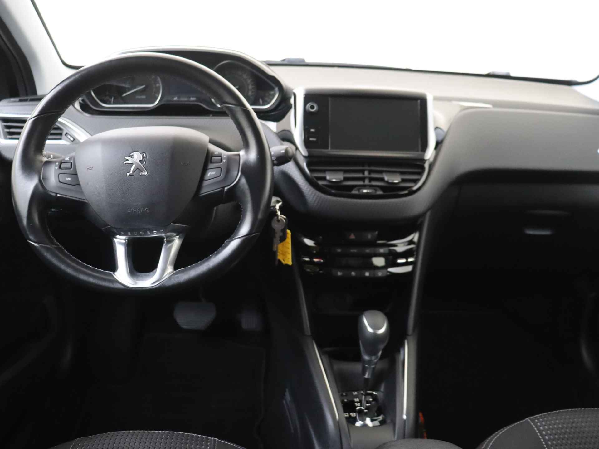 Peugeot 208 1.2 PureTech Allure Automaat | Trekhaak | Navigatie | Climate Control - 6/40