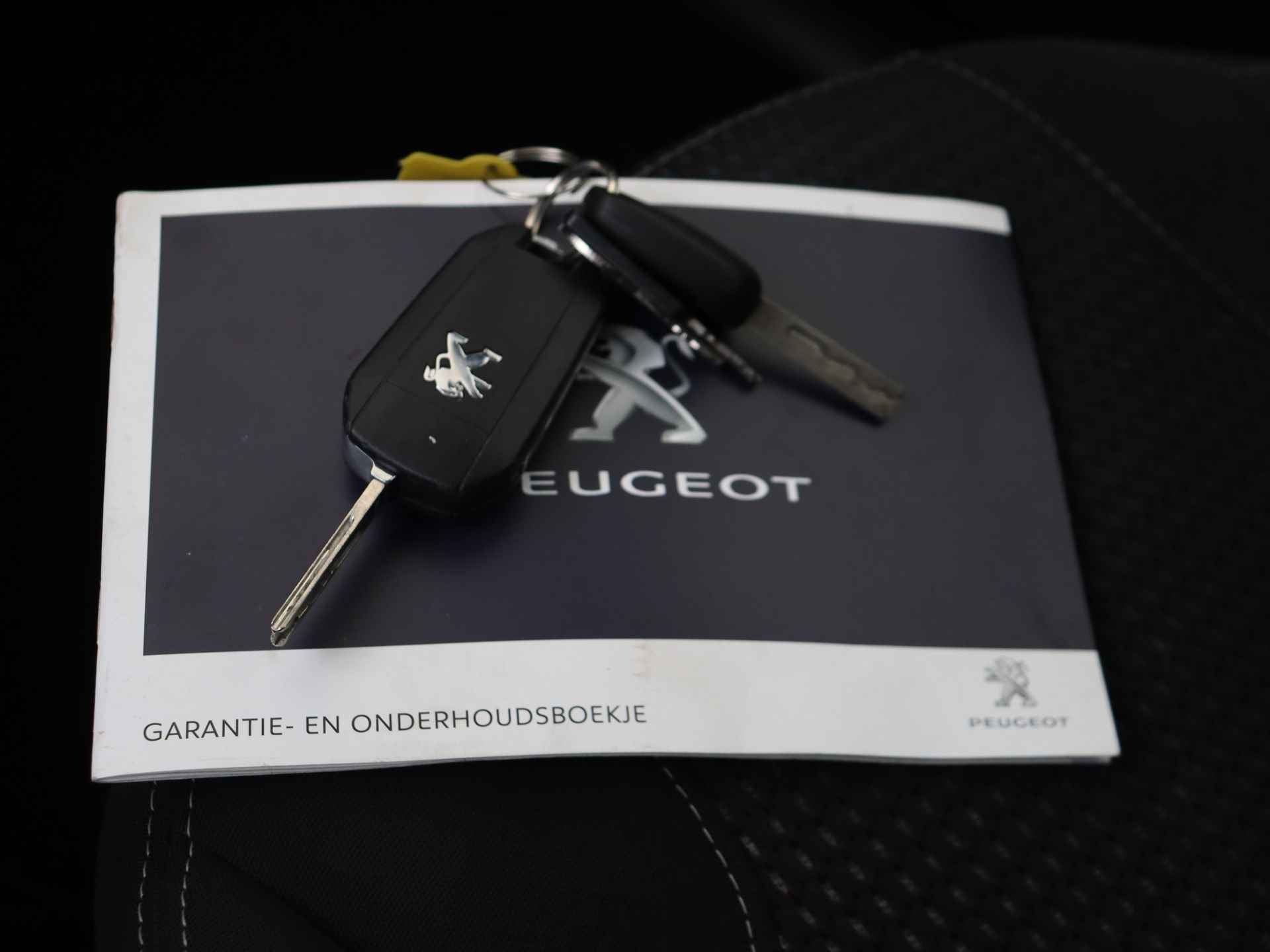 Peugeot 208 1.2 PureTech Allure Automaat | Trekhaak | Navigatie | Climate Control - 24/40