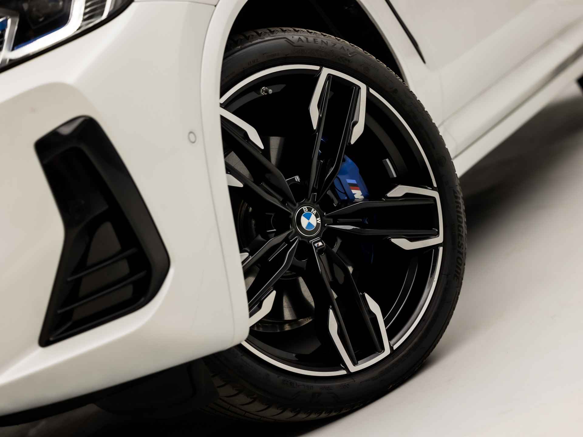 BMW X3 M40i xDrive High Executive 372Pk Automaat (KUIPSTOELEN, 2024, PANORAMADAK, APPLE CARPLAY, ADAPTIVE LED, M SPORTREMMEN, 360 CAMERA, MEMORY SEATS, HEAD-UP DISPLAY, HARMAN/KARDON, LIVE COCKPIT PRO, NIEUWSTAAT) - 19/50