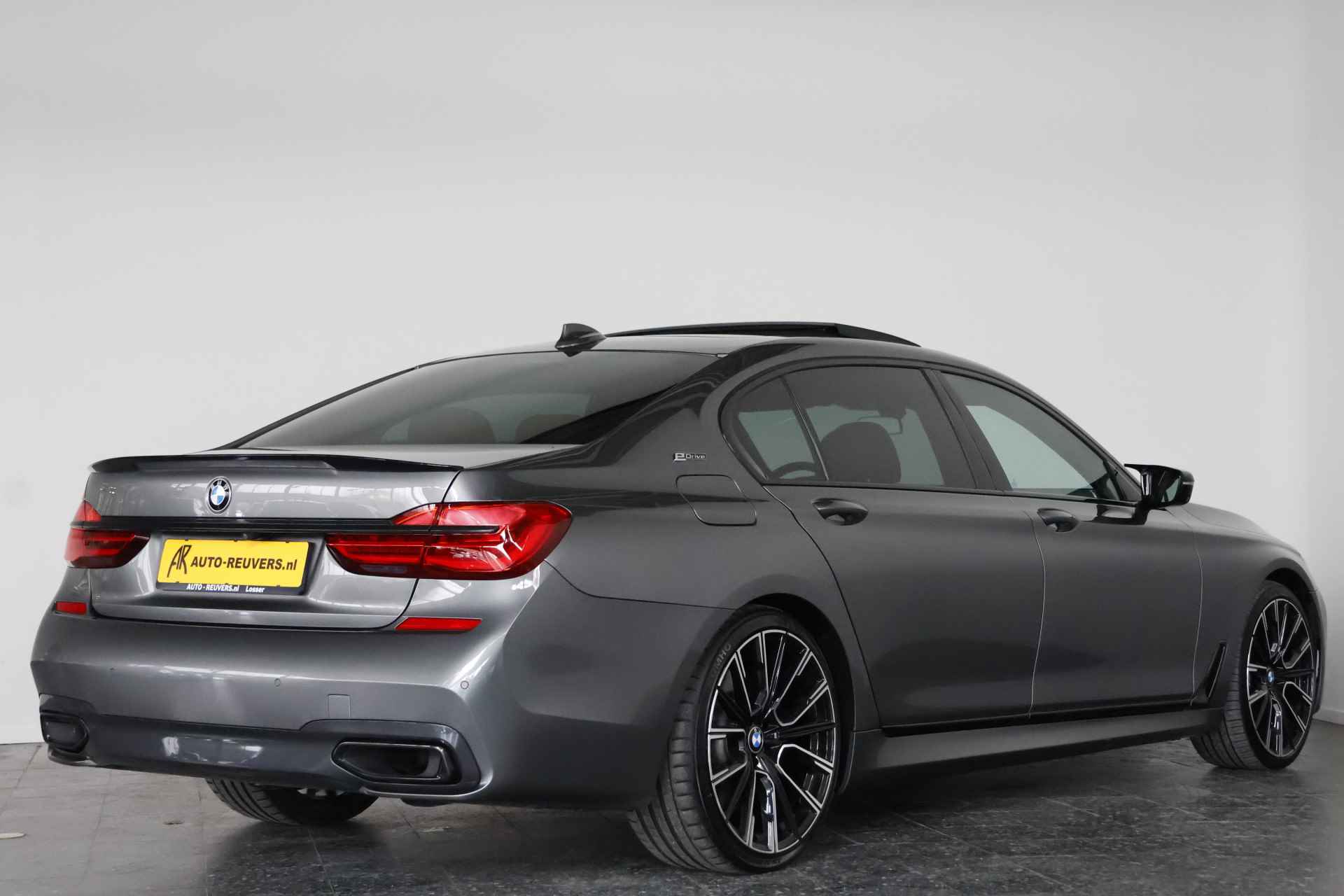 BMW 7 Serie 740Le xDrive iPerformance M-Sport / Sky Lounge Pano / HarmanKardon / HUD / Cam - 2/43