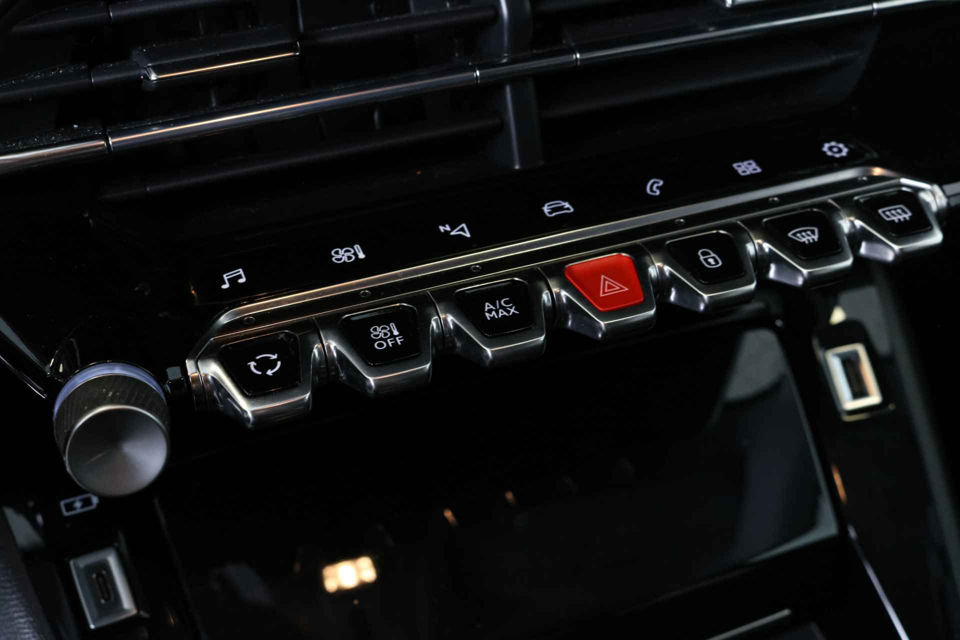 Peugeot 208 1.2 PureTech 100PK Allure | Navi | Cruise | Camera | Climate | DAB | Parkeersensoren V+A | 16" Lichtmetaal | - 38/41
