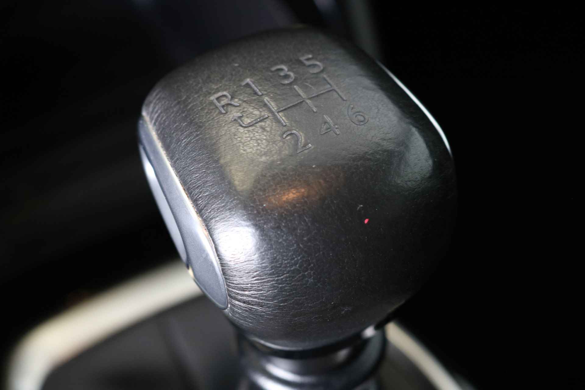 Peugeot 208 1.2 PureTech 100PK Allure | Navi | Cruise | Camera | Climate | DAB | Parkeersensoren V+A | 16" Lichtmetaal | - 39/41
