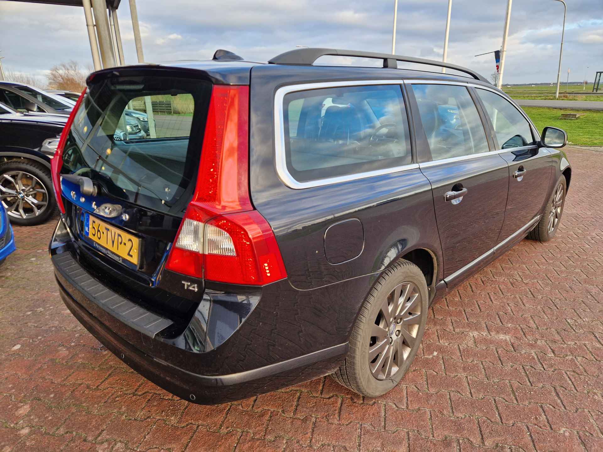 Volvo V70 1.6 T4 Limited Edition ECC | NAVI | ELEKTR ACHTERKLEP | PDC - 5/33