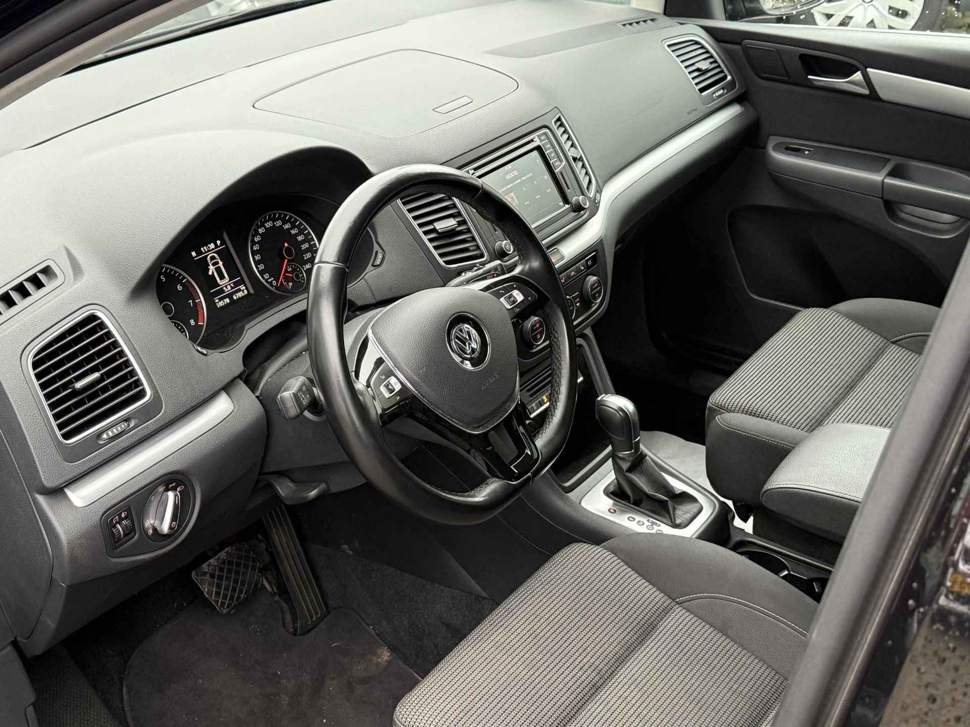 Volkswagen Sharan 1.4 TSI DSG Comfortline 7p. | Automaat | Navigatie | Stoelverwarming - 19/34