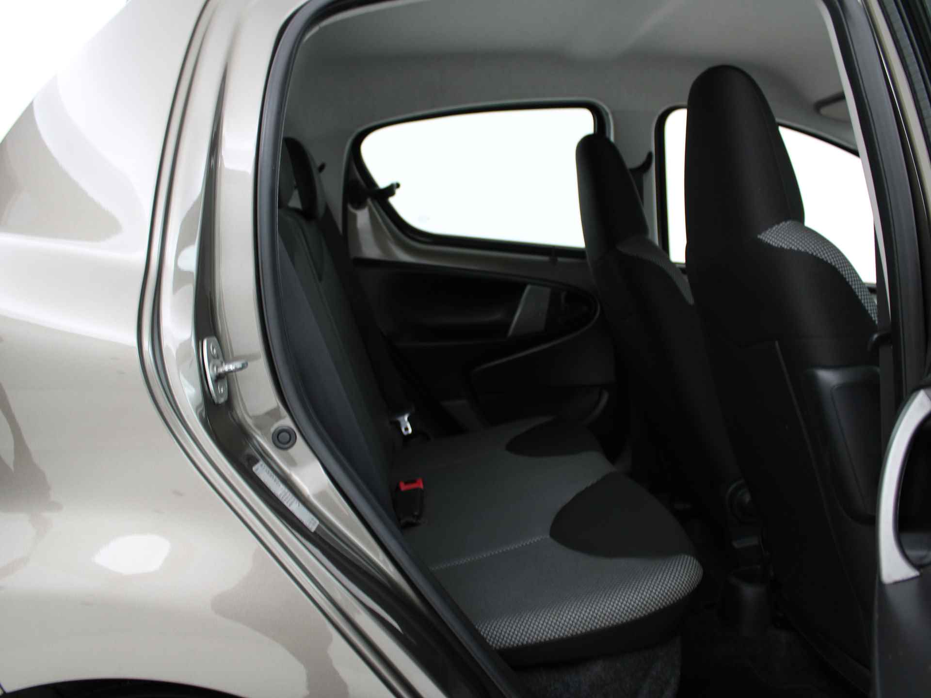 Toyota Aygo 1.0 VVT-i Comfort Limited | Airco | Bluetooth | Elektrische Ramen | - 28/40