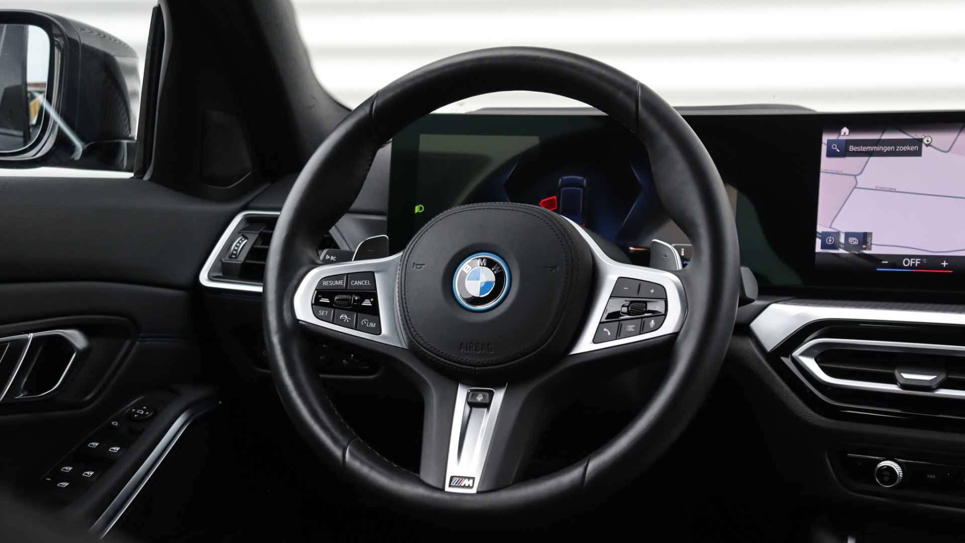 BMW 3 Serie Touring 330e M-Sport | Head-up | Adaptieve Cruise Control | HiFi | Stuurwielverwarming - 27/29