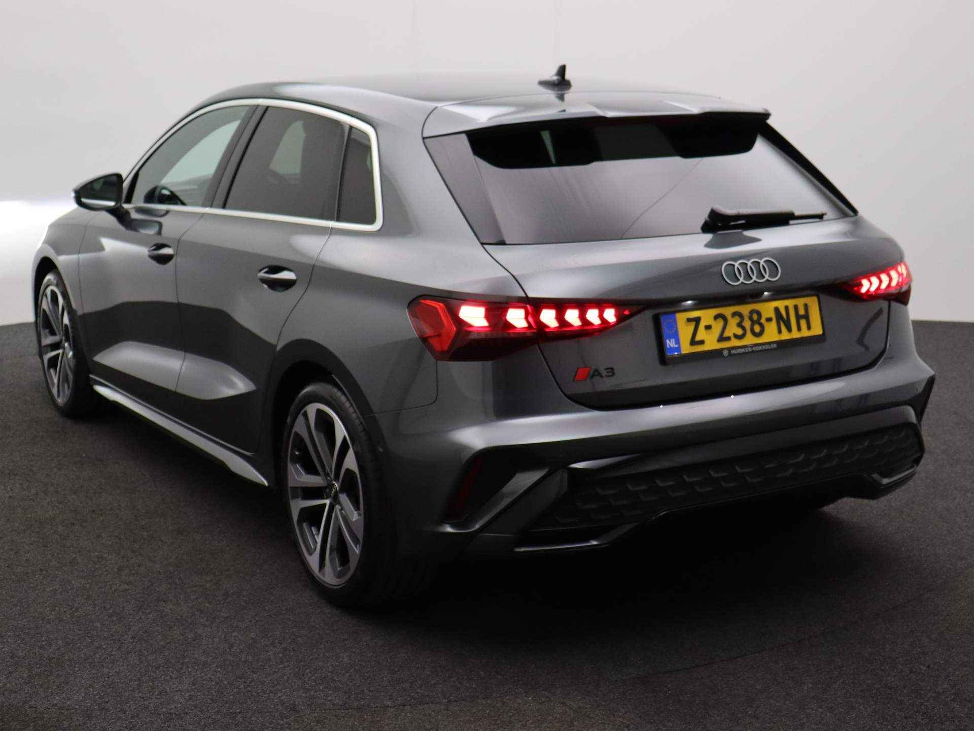 Audi A3 Sportback S edition 35 TFSI 150PK | Sonos | 18 -Inch | Stoelverwarming |   Matrix |  Ambient-Lightning | Elekt.stoelen | Side-Assist | Adapt.Cruise | - 37/38