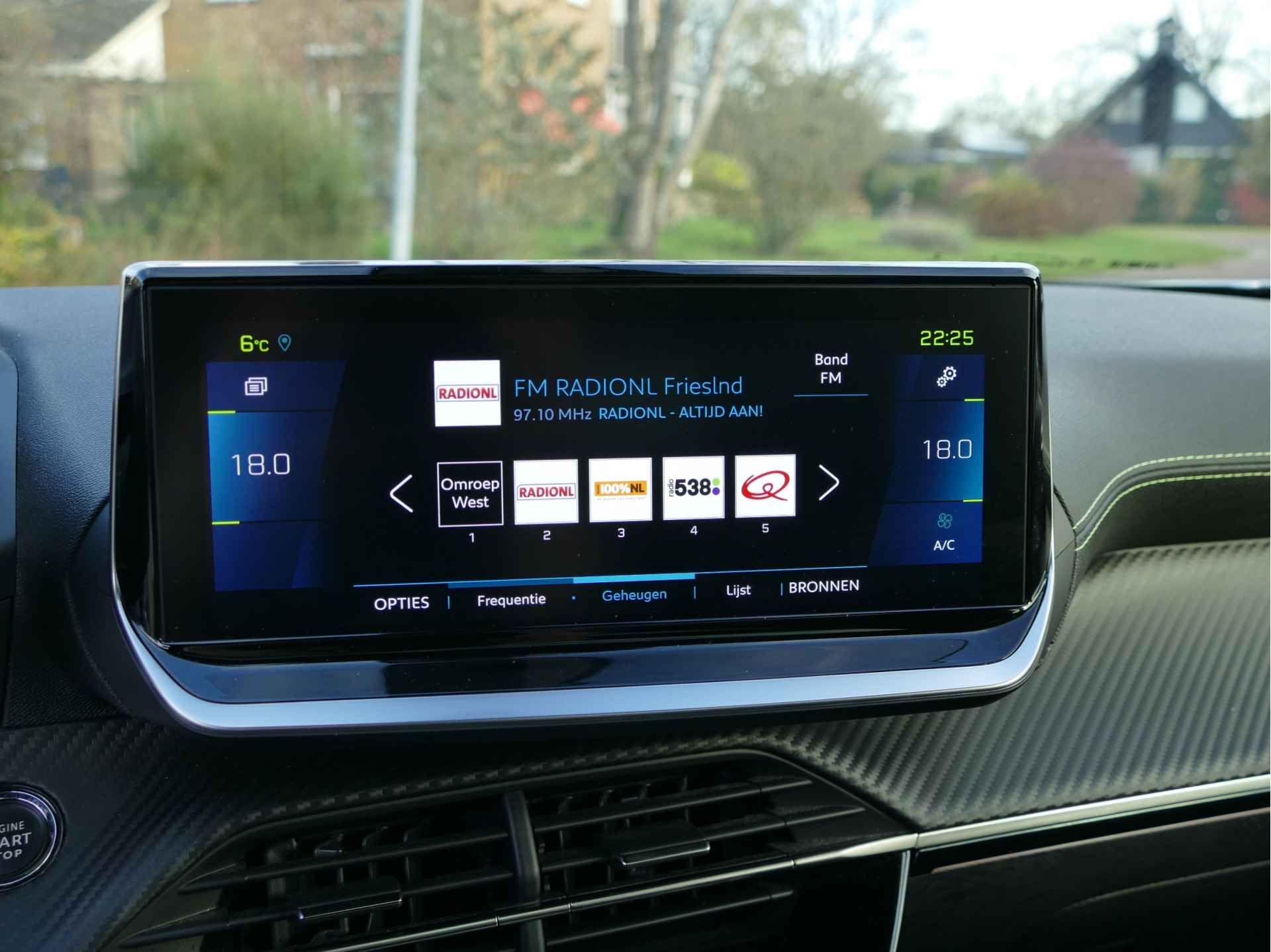 Peugeot e-2008 EV GT Pack 50 kWh | achteruitrijcamera | Apple Carplay / Android auto | panoramadak - 25/56