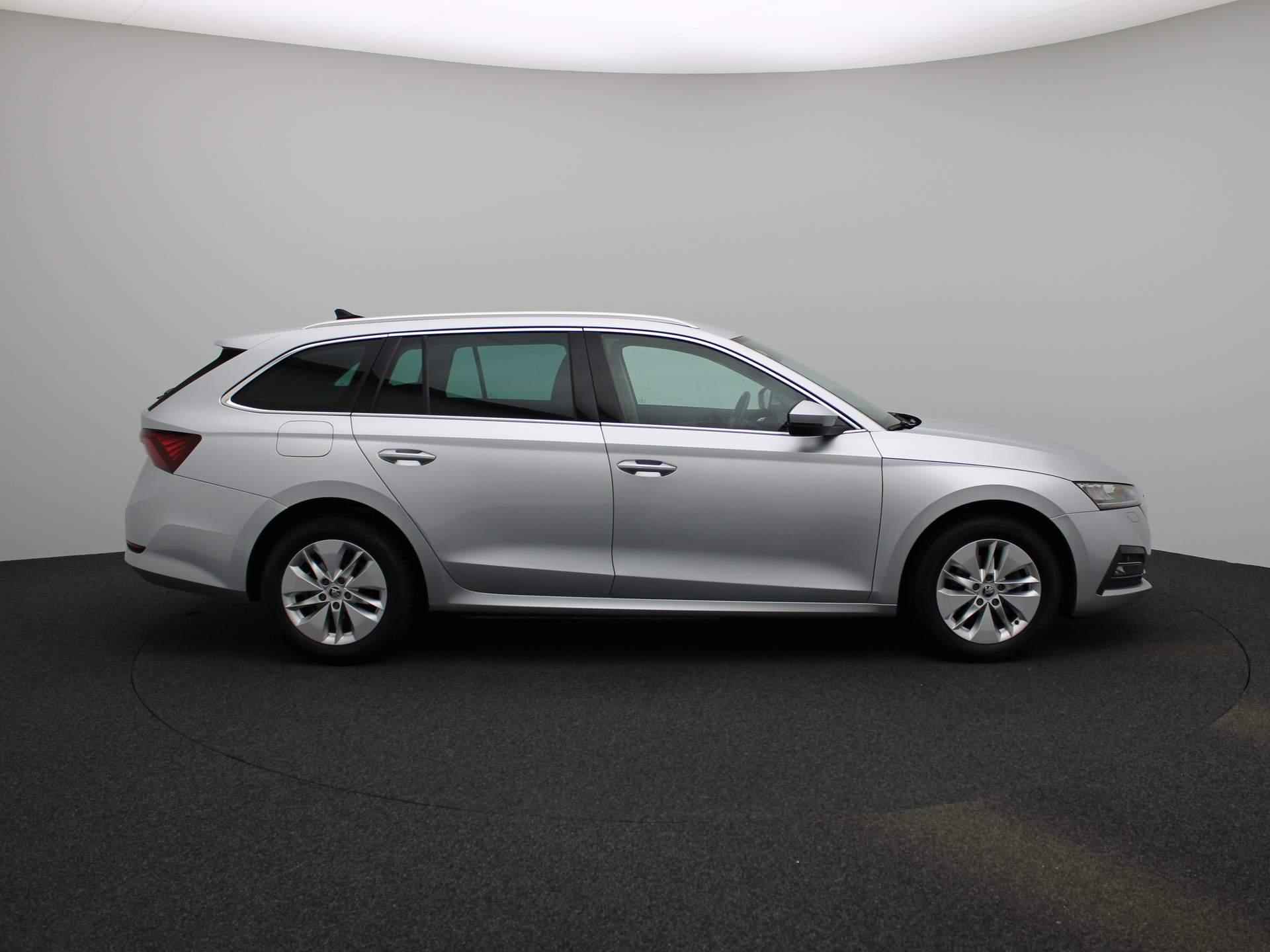 Skoda Octavia Combi 2.0 TDI Greentech Style Business 150 PK | Automaat | Navigatie | Climate Control | Apple Carplay/Android Auto | Canton Soundsystem | Stoelverwarming | Keyless-Entry | Cruise Control | Parkeersensoren | Lichtmetalen velgen | - 6/42