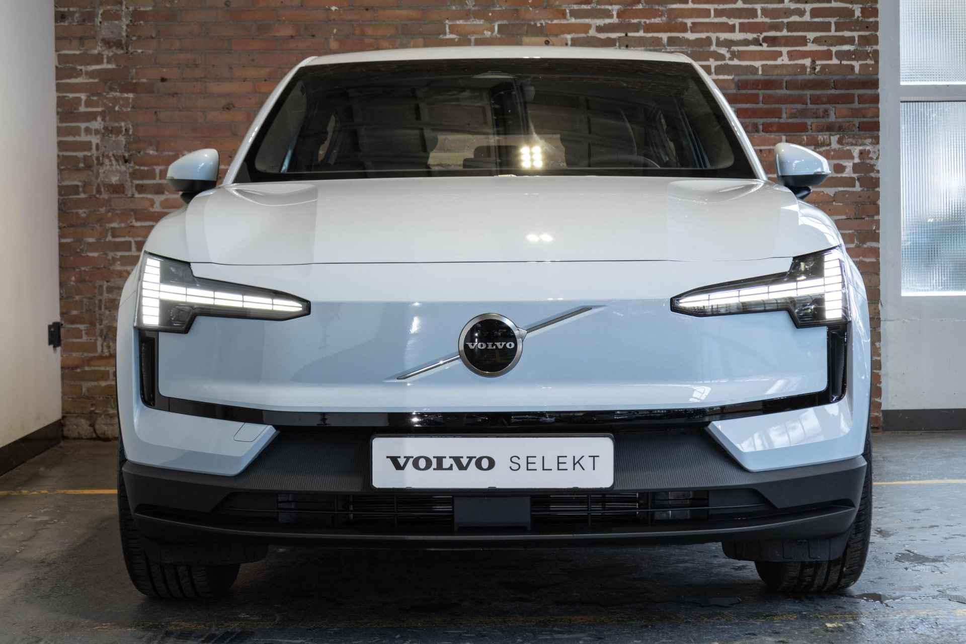 Volvo EX30 Single Motor Extended Range Core | Stoel- en stuurverwarming | Parkeercamera | Adaptive Cruise Control | Google Infotainment | Warmtepomp | Interieur Voorverwarming - 8/36