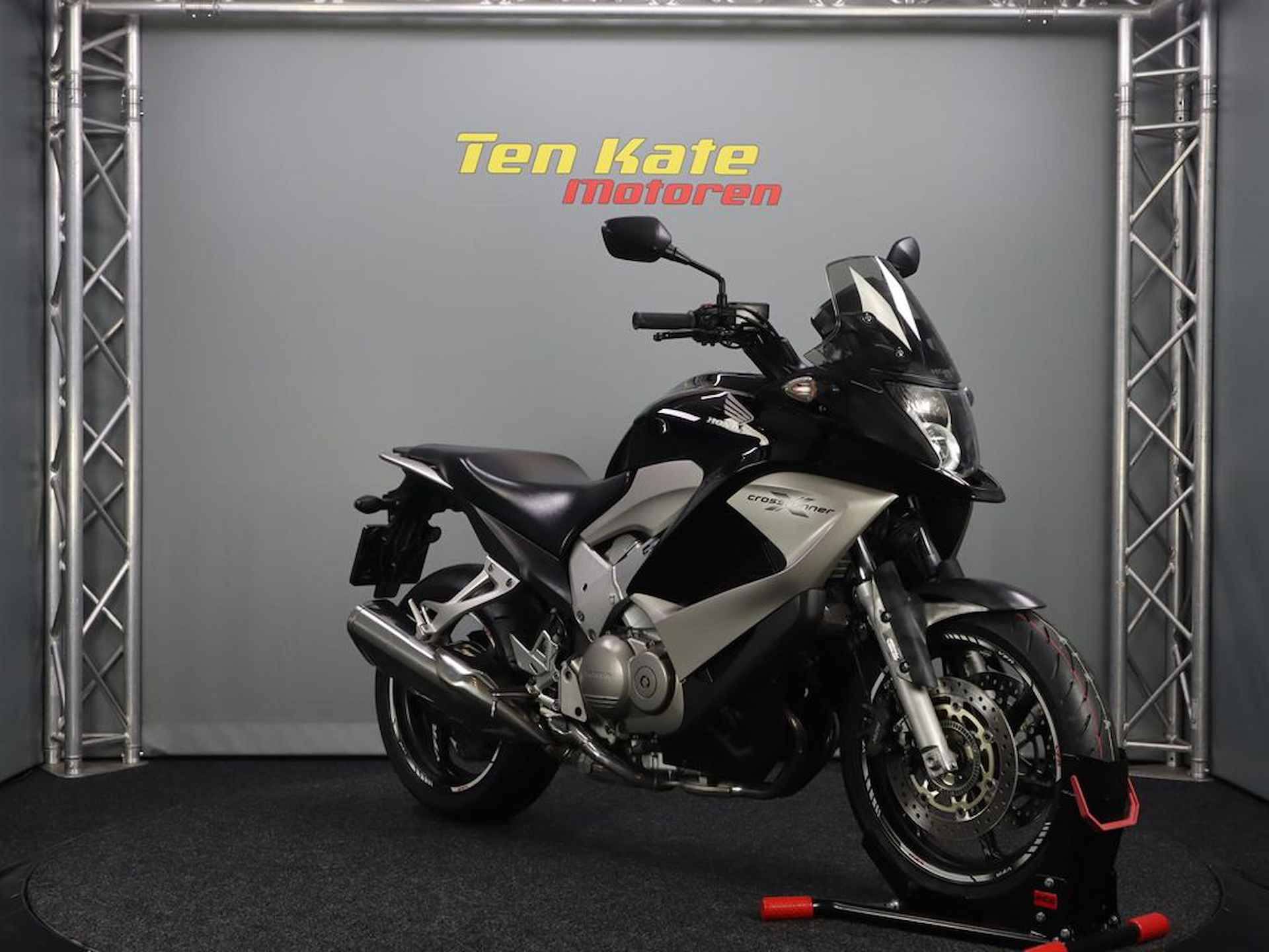 Honda VFR 800 X Crossrunner - 2/12