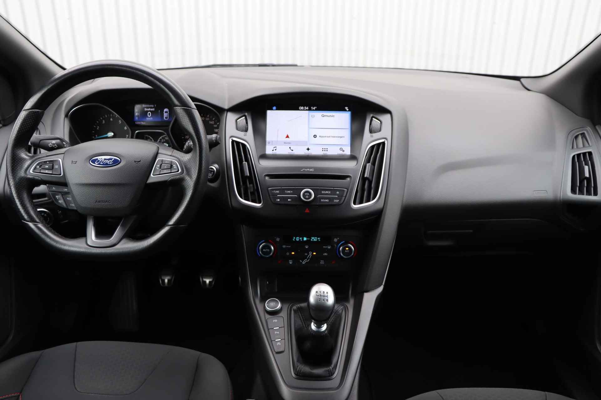 Ford Focus Wagon 1.0 ST-Line  | Navigatie | Climate Control | Parkeersensoren rondom | Cruise Control | Stoel-en voorruitverwarming | Privacy Glass | Apple Carplay/Android Auto | - 12/35
