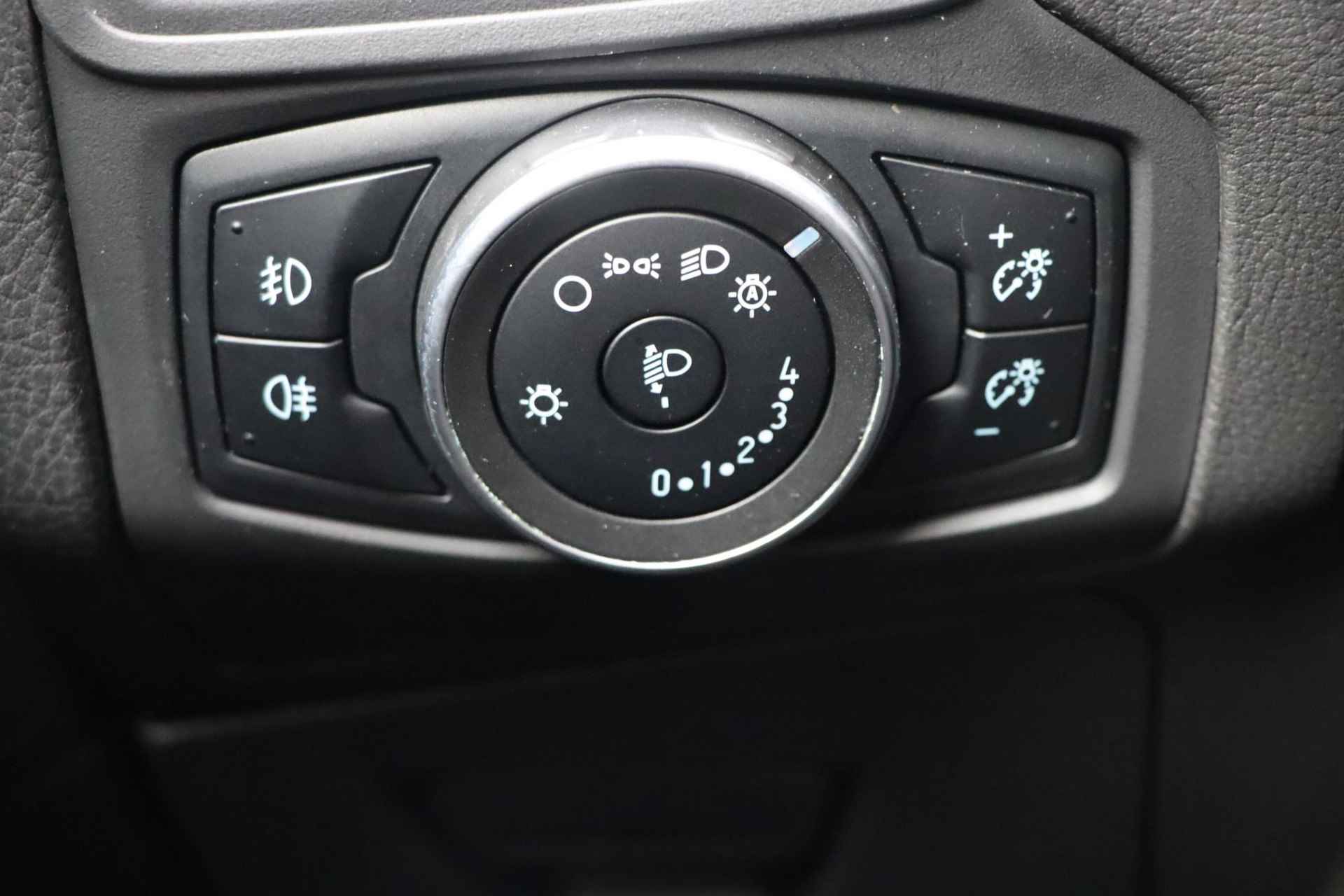 Ford Focus Wagon 1.0 ST-Line  | Navigatie | Climate Control | Parkeersensoren rondom | Cruise Control | Stoel-en voorruitverwarming | Privacy Glass | Apple Carplay/Android Auto | - 15/35