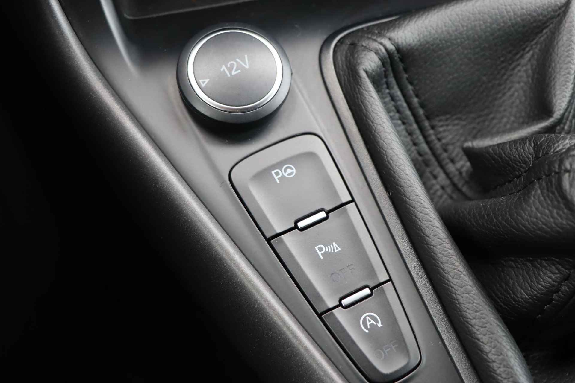 Ford Focus Wagon 1.0 ST-Line  | Navigatie | Climate Control | Parkeersensoren rondom | Cruise Control | Stoel-en voorruitverwarming | Privacy Glass | Apple Carplay/Android Auto | - 25/35