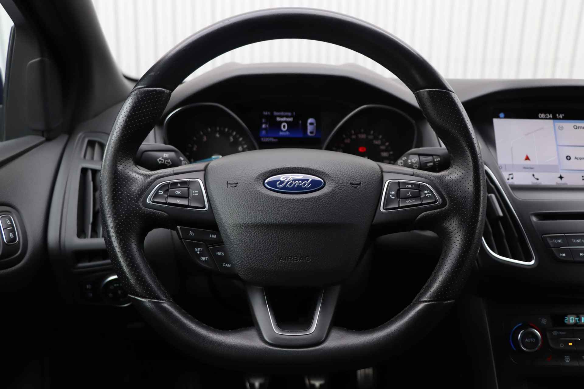 Ford Focus Wagon 1.0 ST-Line  | Navigatie | Climate Control | Parkeersensoren rondom | Cruise Control | Stoel-en voorruitverwarming | Privacy Glass | Apple Carplay/Android Auto | - 27/35