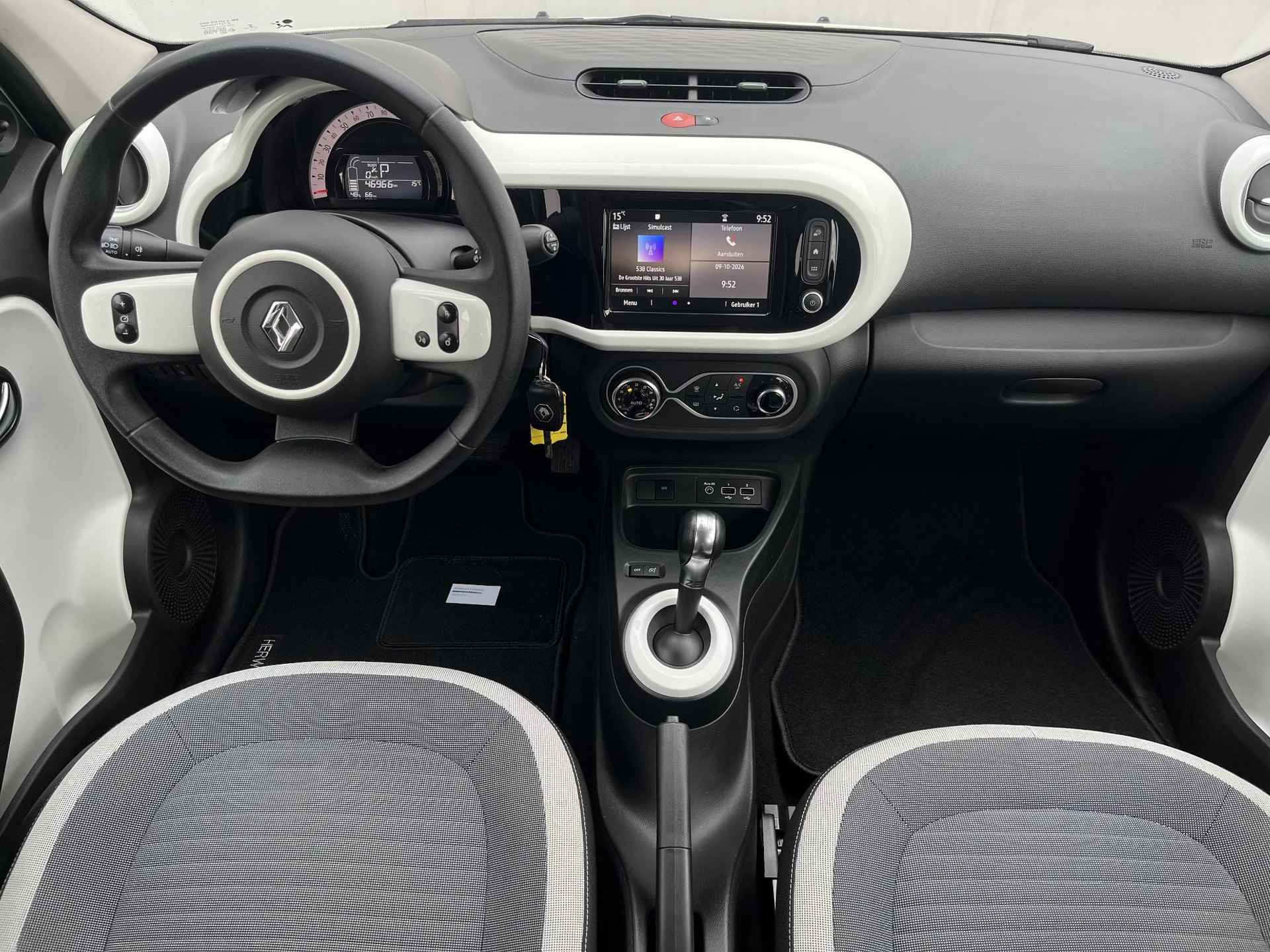 Renault Twingo Z.E. R80 Collection / €2.000,- Subsidie mogelijk / Climate control / Apple carplay & Android auto / Allseasonbanden - 2/48