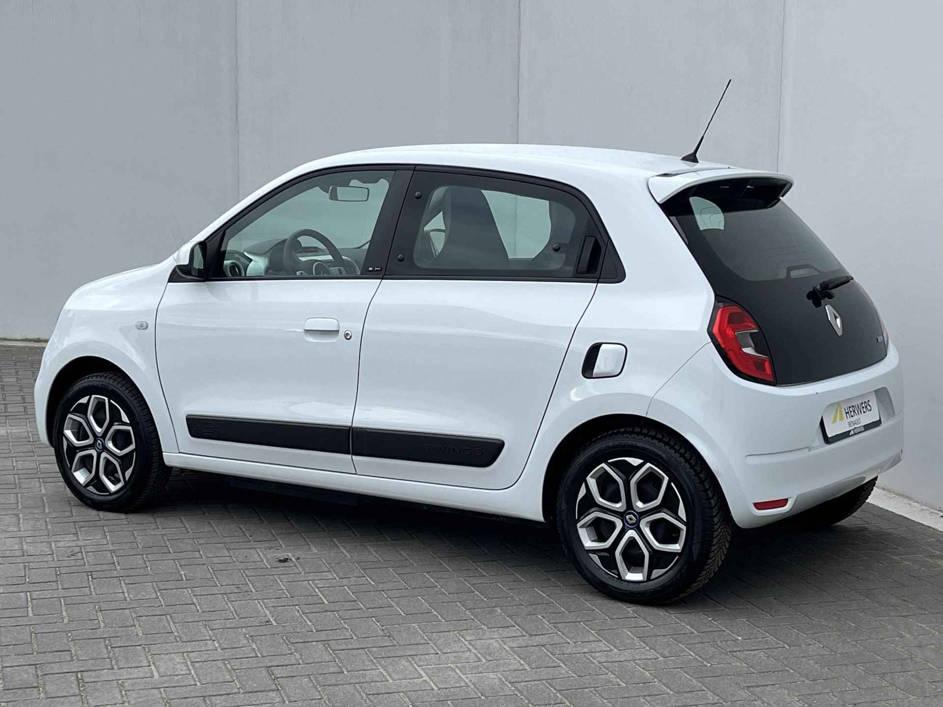 Renault Twingo Z.E. R80 Collection / €2.000,- Subsidie mogelijk / Climate control / Apple carplay & Android auto / Allseasonbanden - 18/48