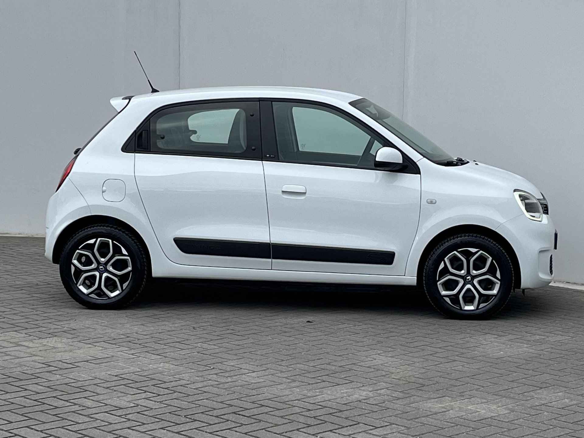 Renault Twingo Z.E. R80 Collection / €2.000,- Subsidie mogelijk / Climate control / Apple carplay & Android auto / Allseasonbanden - 19/48