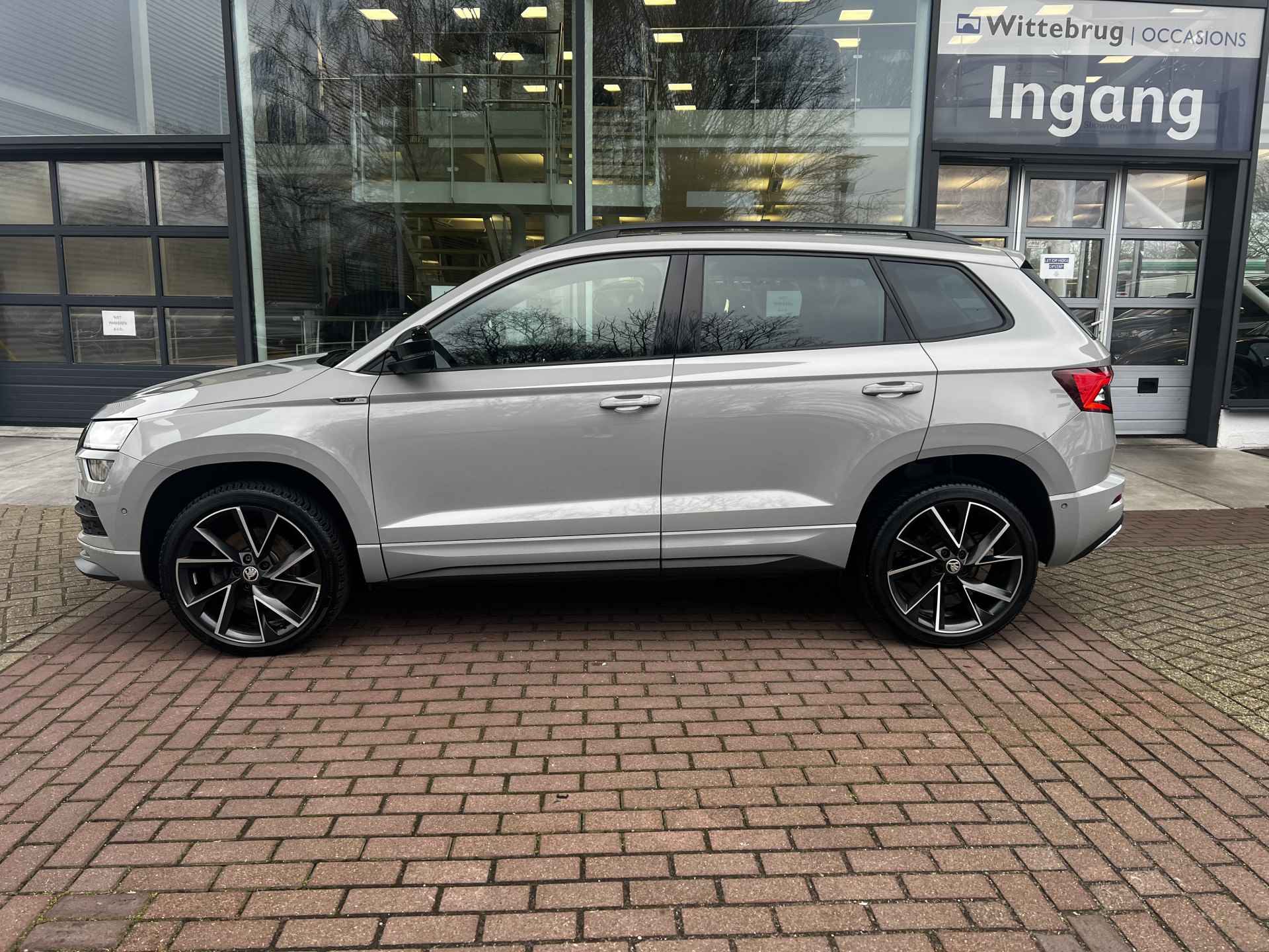 Škoda Karoq 1.5 TSI ACT Sportline Business DSG/  Steel Grey/ Digitale Cockpit/ Led/ Panoramadak/  Elec. A.Klep/ Camera/ Parkeersensoren/ 19 lmv - 12/38