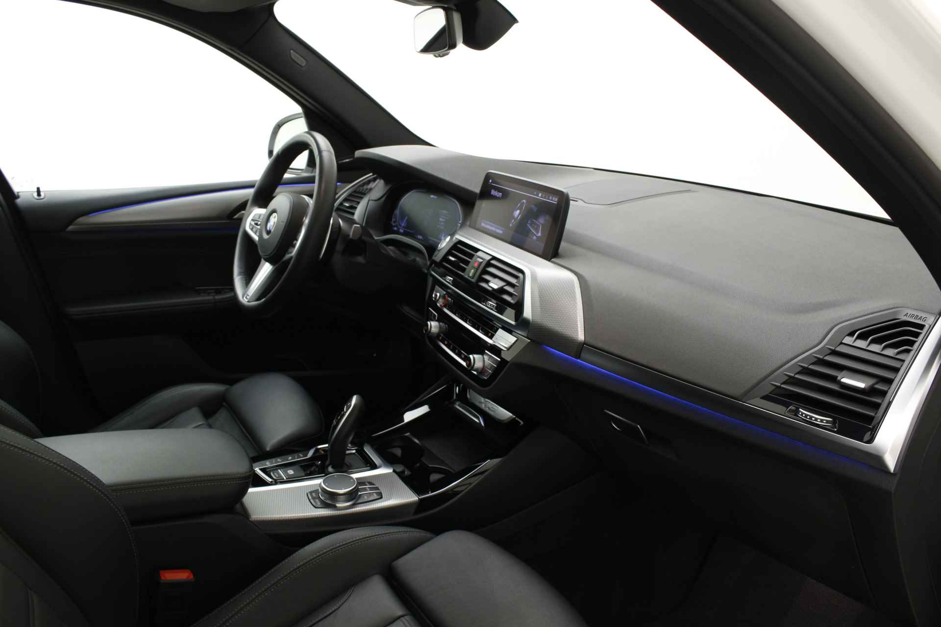 BMW X3 xDrive30e M-Sport | Panorama | Harman Kardon | Driving Assistant Plus | Trekhaak  | 2 jaar BMW Garantie - 28/42