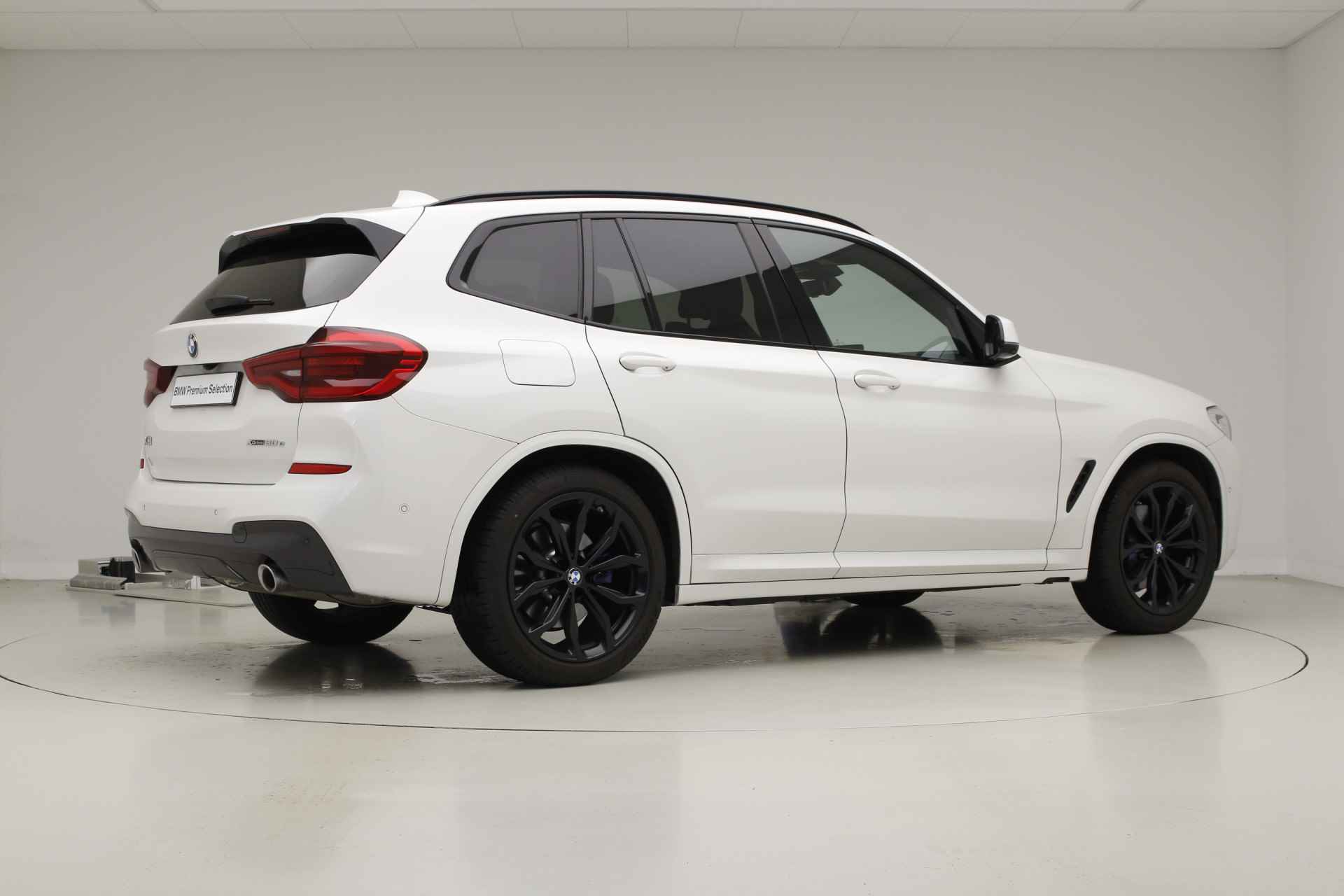 BMW X3 xDrive30e M-Sport | Panorama | Harman Kardon | Driving Assistant Plus | Trekhaak  | 2 jaar BMW Garantie - 4/42