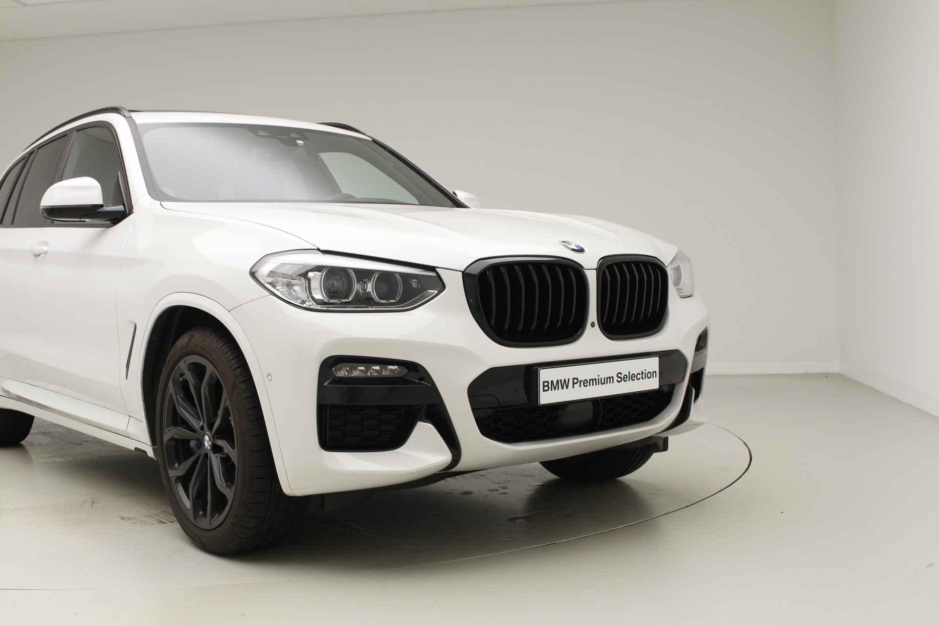BMW X3 xDrive30e M-Sport | Panorama | Harman Kardon | Driving Assistant Plus | Trekhaak  | 2 jaar BMW Garantie - 8/42