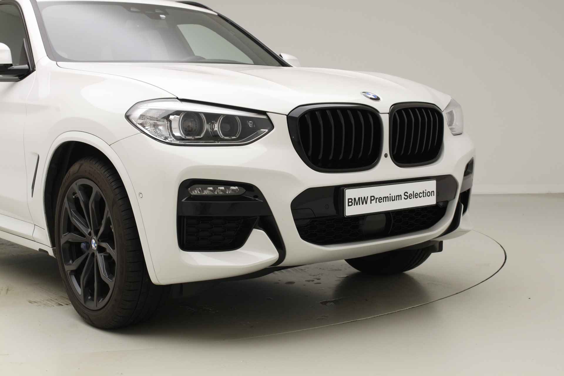 BMW X3 xDrive30e M-Sport | Panorama | Harman Kardon | Driving Assistant Plus | Trekhaak  | 2 jaar BMW Garantie - 9/42