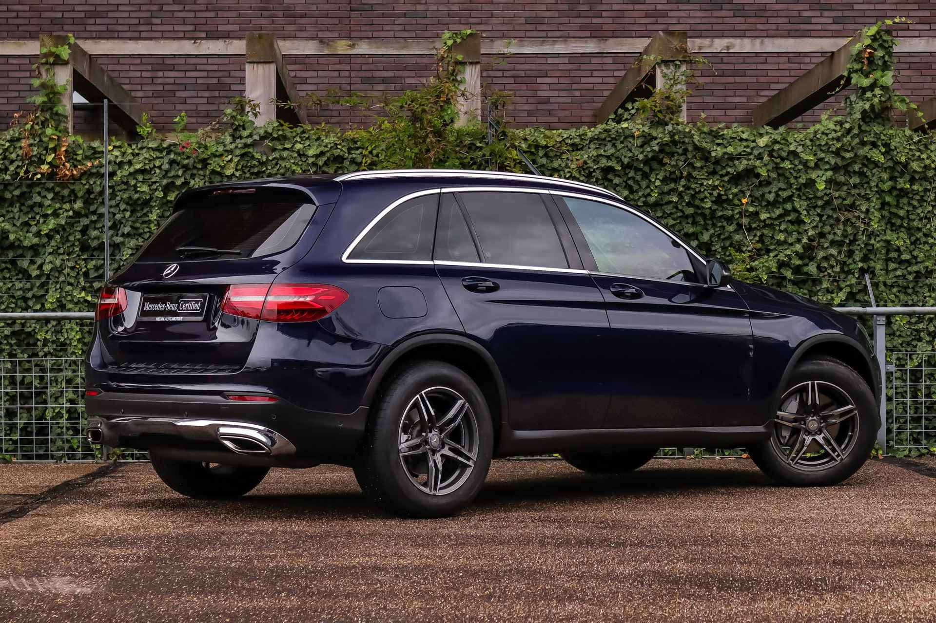 Mercedes-Benz GLC GLC 250 Automaat 4MATIC Exclusive Line Exterieur | AMG Line Interieur | Comand Online | LED | Burmester Audio | Sfeerverlichting | Parktronic | Spiegelpakket - 2/33