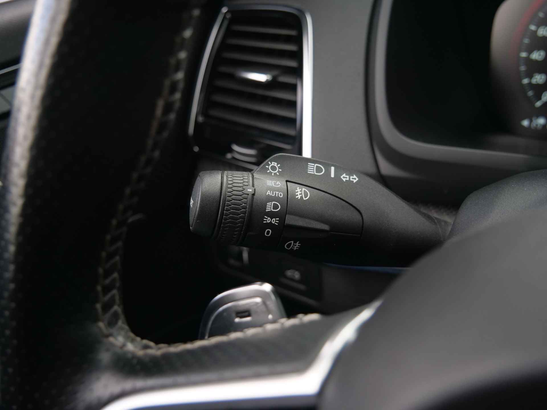 Volvo XC90 2.0 D5 236 Pk Automaat AWD Inscription 7-p Navi / DAB / Apple Carplay / Camera - 35/49