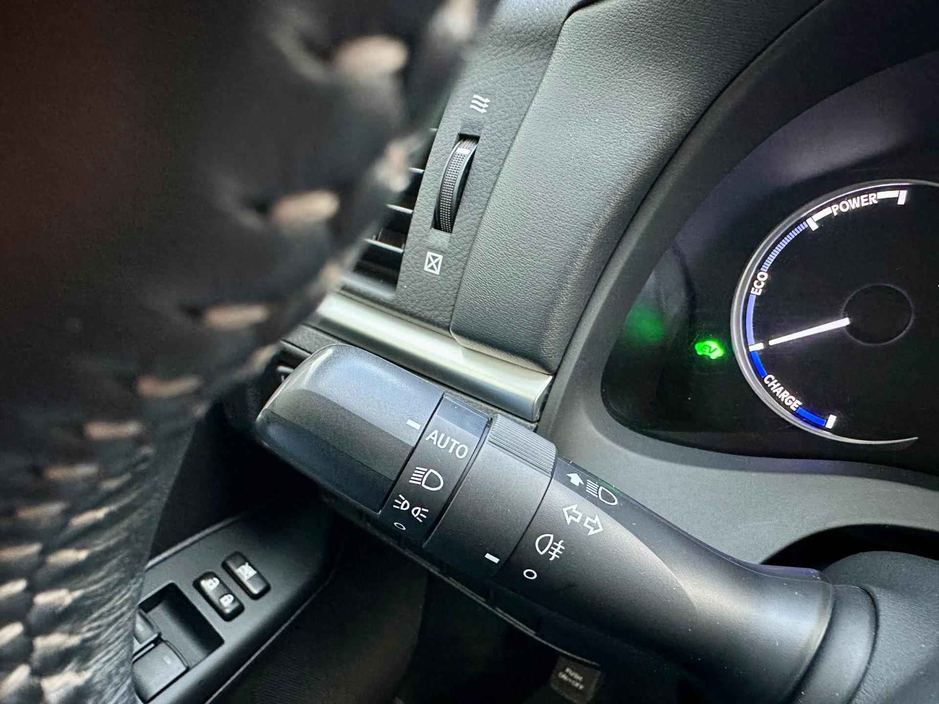 Lexus CT 200h Hybrid Climate, PDC voor en achter, 4 seizoen banden - 35/41