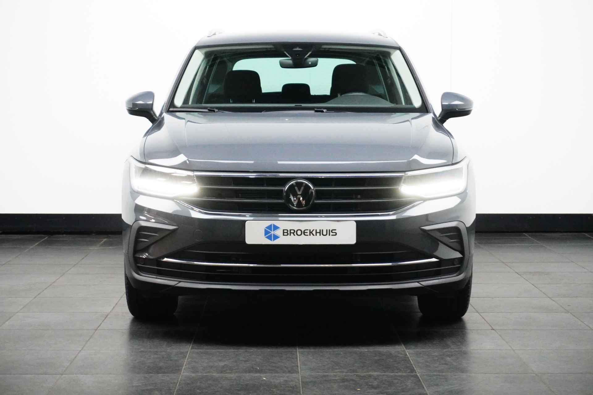 Volkswagen Tiguan 1.5 TSI 150PK DSG-7 Life + | TREKHAAK | NAVIGATIE | CAMERA | ALCANTARA - 3/31