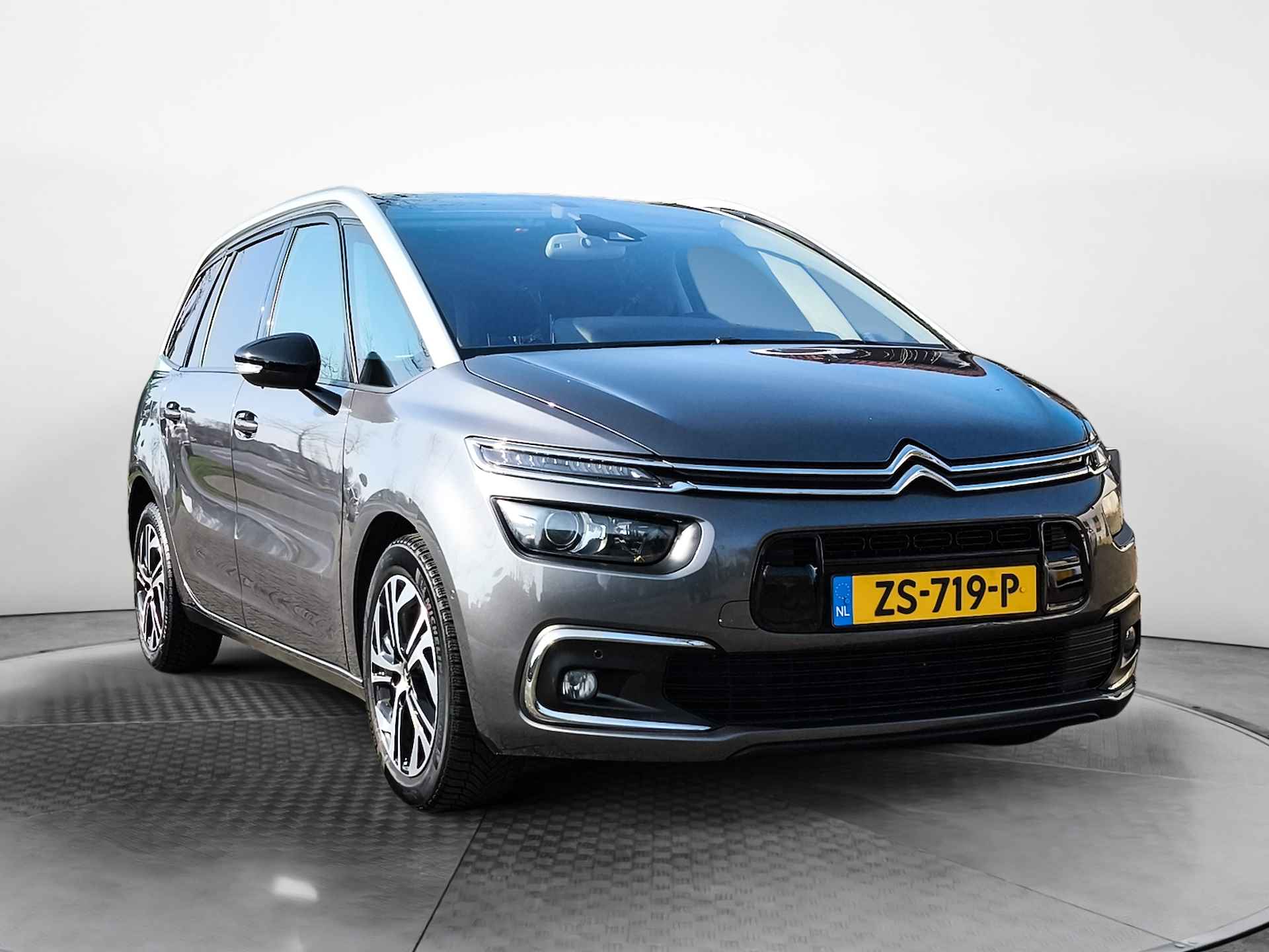 Citroën Grand C4 Spacetourer 1.2 PureTech Origins (131 PK) 2e-Eig. Citroën-Dealer-Onderh. BOVAG-Garantie. NL-Auto. 7-Pers, Trekhaak, Navigatie/Apple-Carplay/Android-Auto, Adaptive-Cruisecontrol, Keyless-Entry/Start, Parkeersensoren-V+A, Achteruitrijc Massage-Stoel, Licht-Zicht-Pakket, Lm-Velgen-17Inch, Privacy-Glas - 16/45