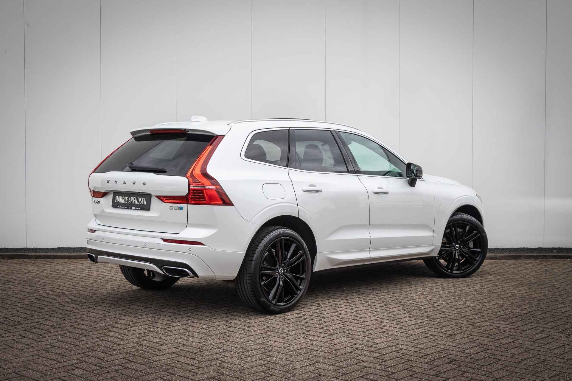 Volvo XC60 2.0 D5 AWD R-Design Panoramadak | Luchtvering | Bowers & Wilkins | Massage | 360 Camera | Trekhaak - 4/27