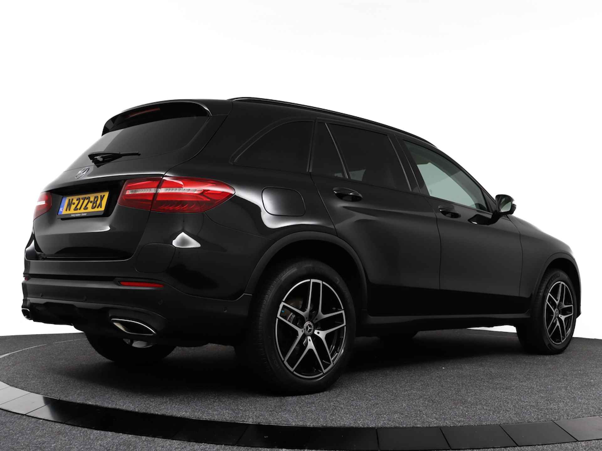 Mercedes-Benz GLC 350e 4MATIC Premium Plus Black | 100% Onderhouden | Panorama | Leer | Navi | DAB+ | LEd / Xenon | Trekhaak - RIJKLAAR - 2/47