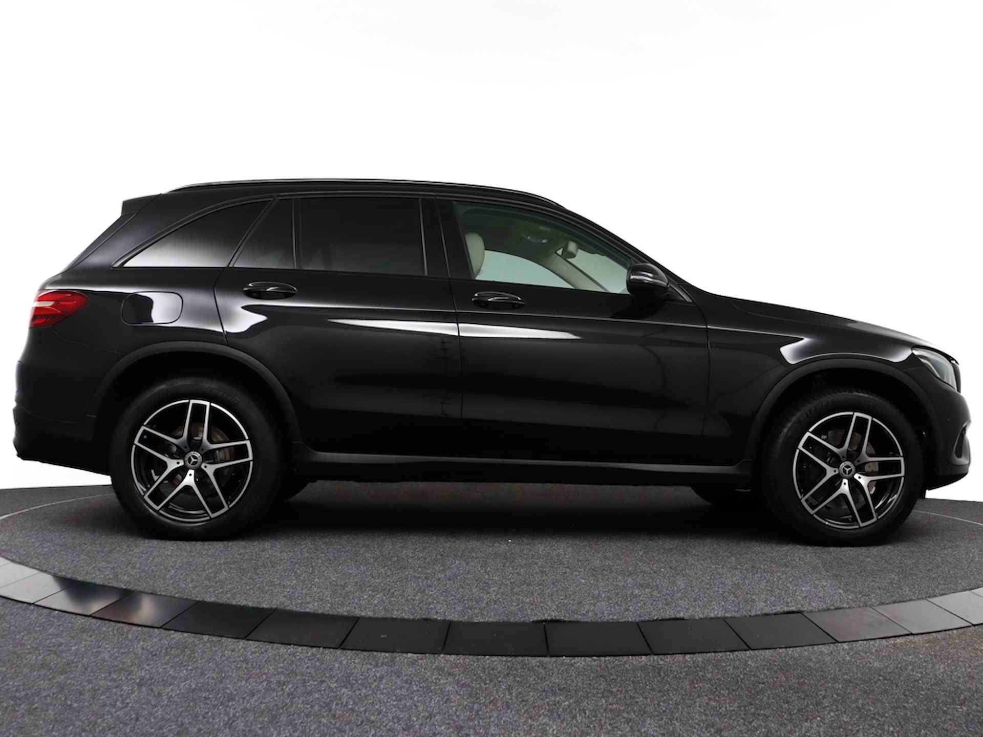 Mercedes-Benz GLC 350e 4MATIC Premium Plus Black | 100% Onderhouden | Panorama | Leer | Navi | DAB+ | LEd / Xenon | Trekhaak - RIJKLAAR - 12/47