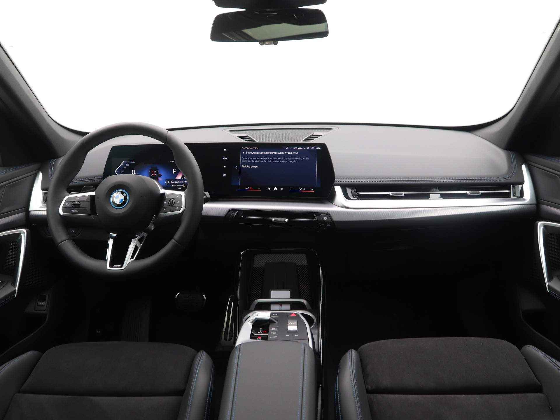 BMW iX1 xDrive30 M-Sport - 13/23