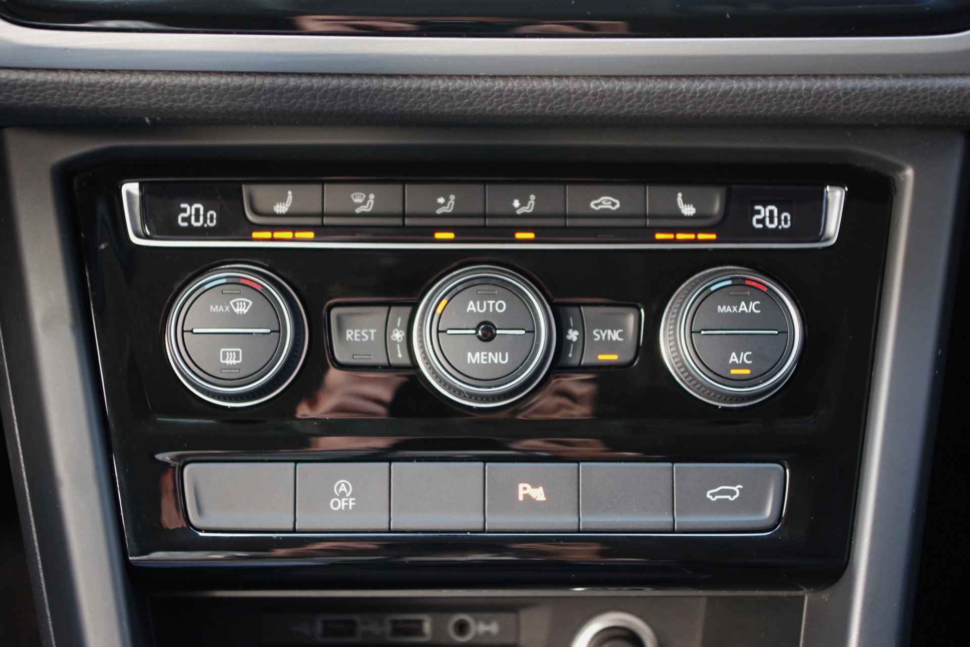 Volkswagen Touran 1.0 TSI 116 PK Comfortline Business 7p, Navigatie, Adap. Cruise Control, Camera, CarPlay - 21/38