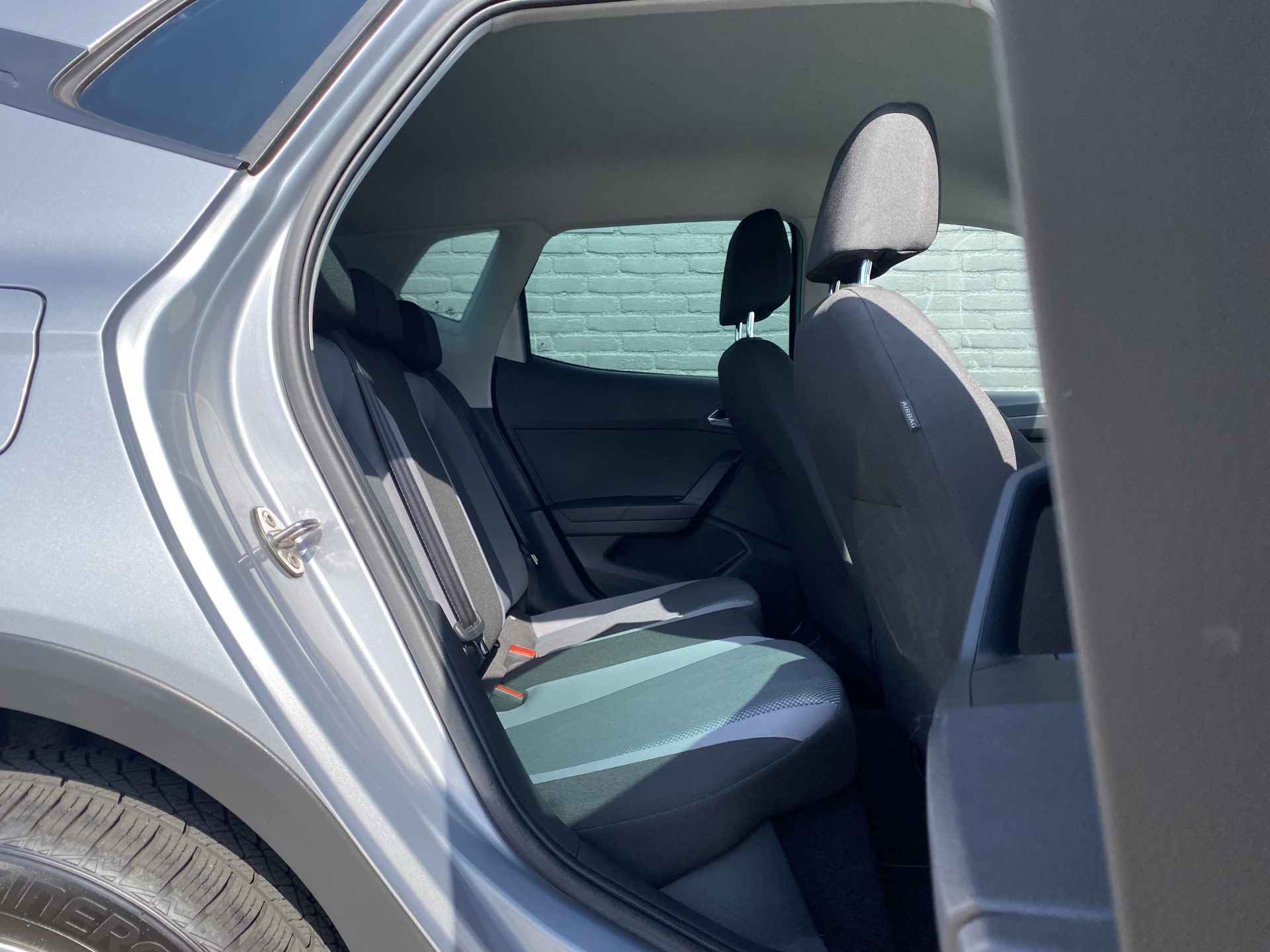 SEAT Arona 1.0 TSI Style Business Intense | dealer onderhouden | navigatie | climate control | parkeersensoren - 22/37