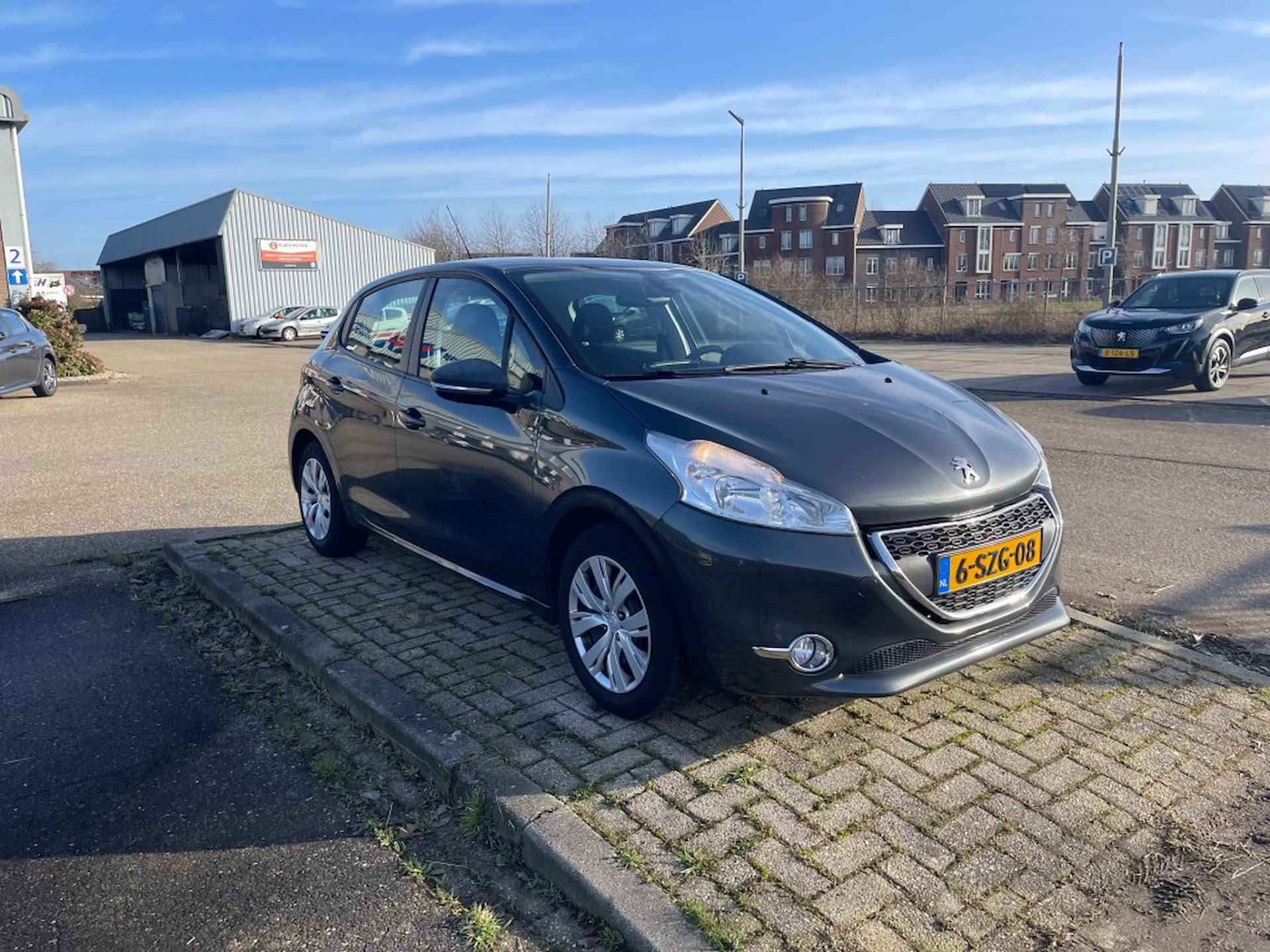 PEUGEOT 208 ENVY 1.2-82PK 5-DEURS - CLIMATE CONTROLE - NAVI - PARKEERHULP - 4/33