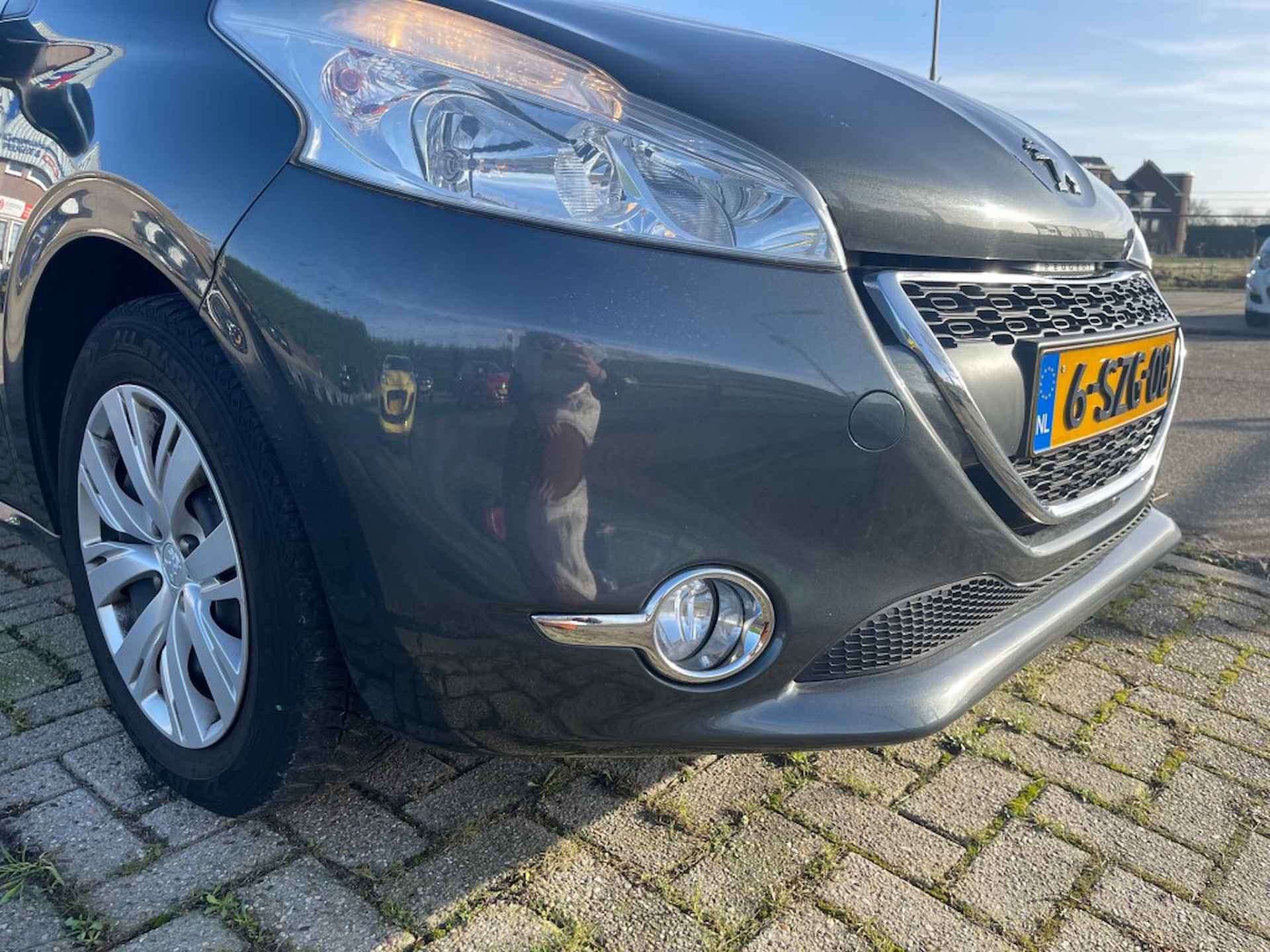 PEUGEOT 208 ENVY 1.2-82PK 5-DEURS - CLIMATE CONTROLE - NAVI - PARKEERHULP - 31/33